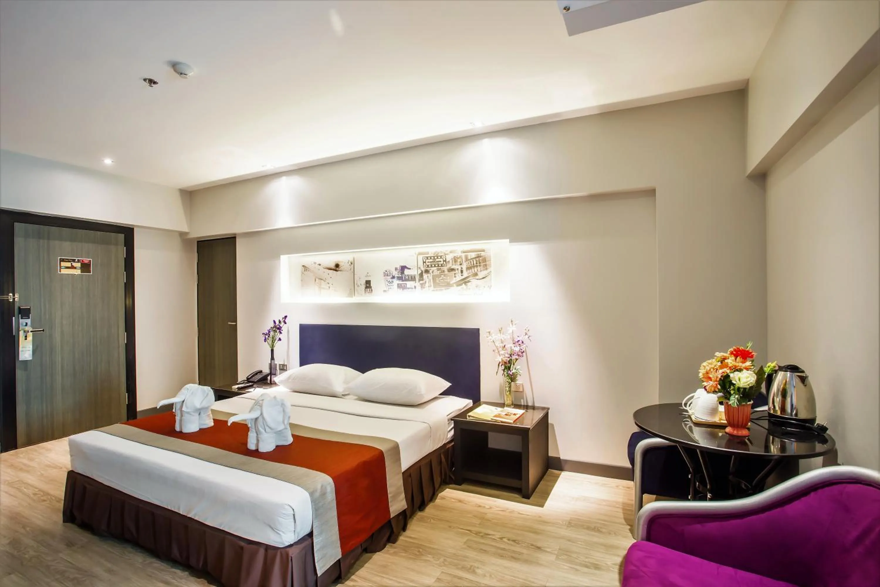 Decorative detail, Bed in Nouvo City Hotel