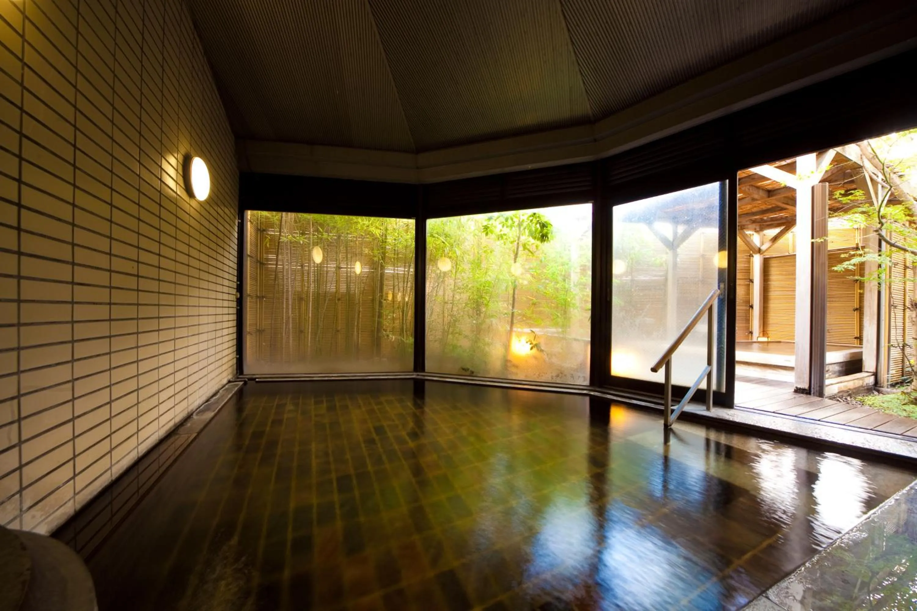 Hot Spring Bath in Yufuin Kaorinosato Hanamura