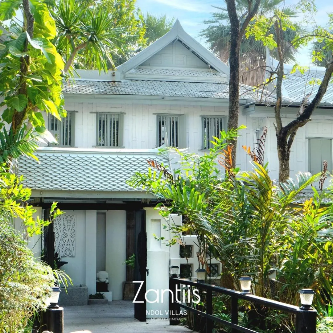 Zantiis Ndol Villas