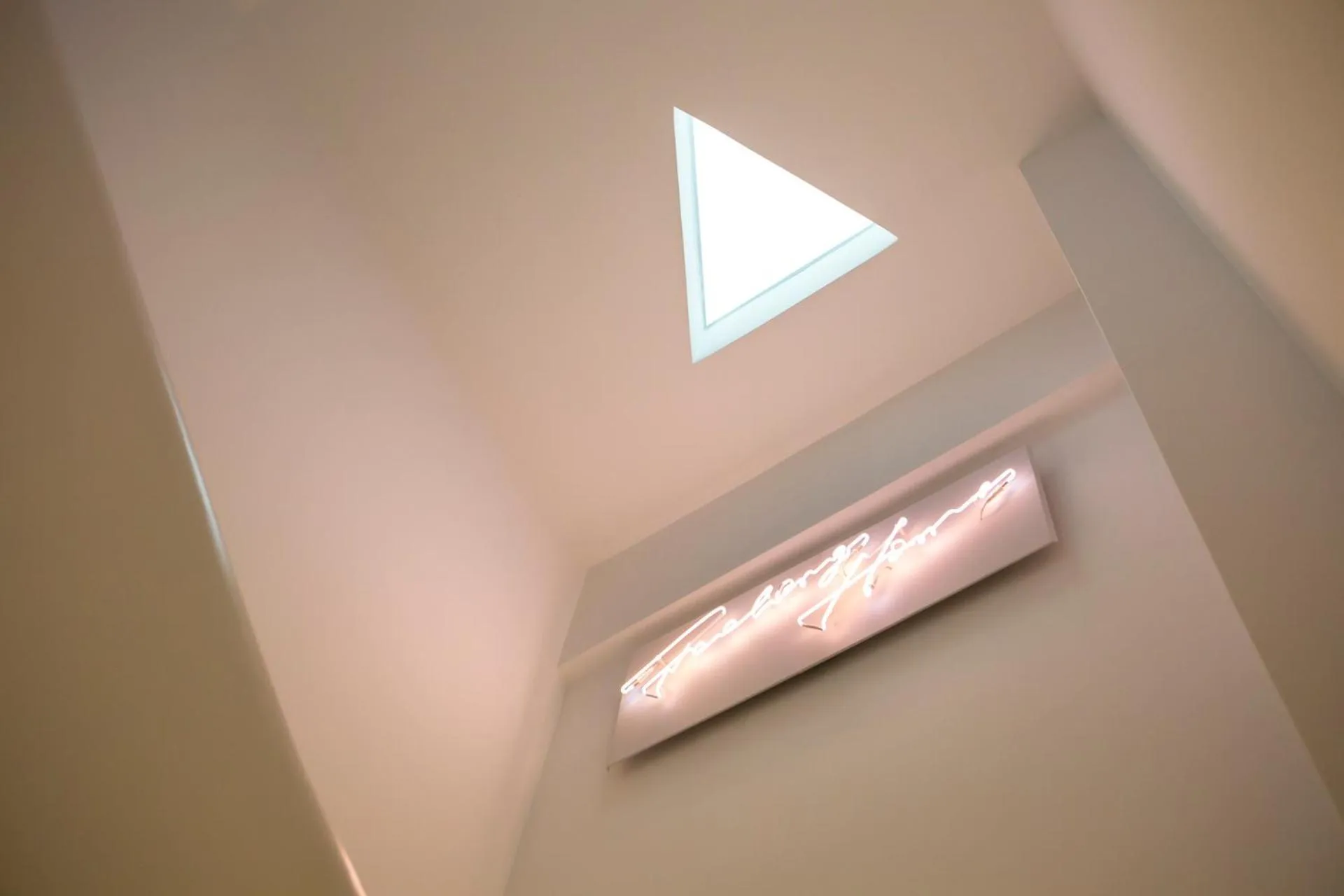 Decorative detail in Vol.5