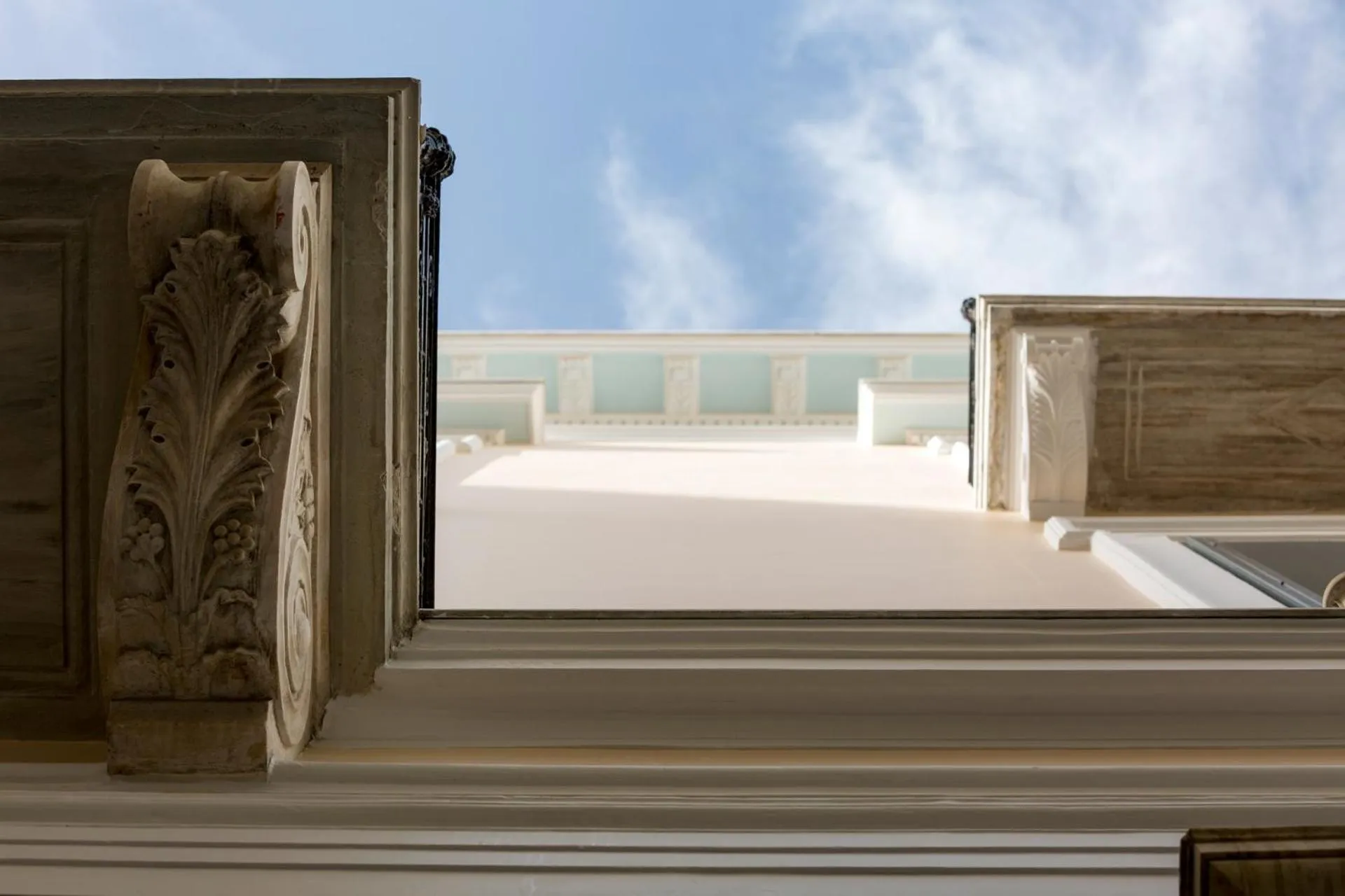 Facade/entrance in Vol.5