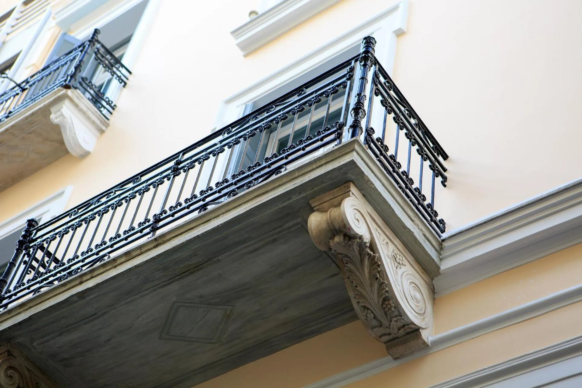 Facade/entrance in Vol.5