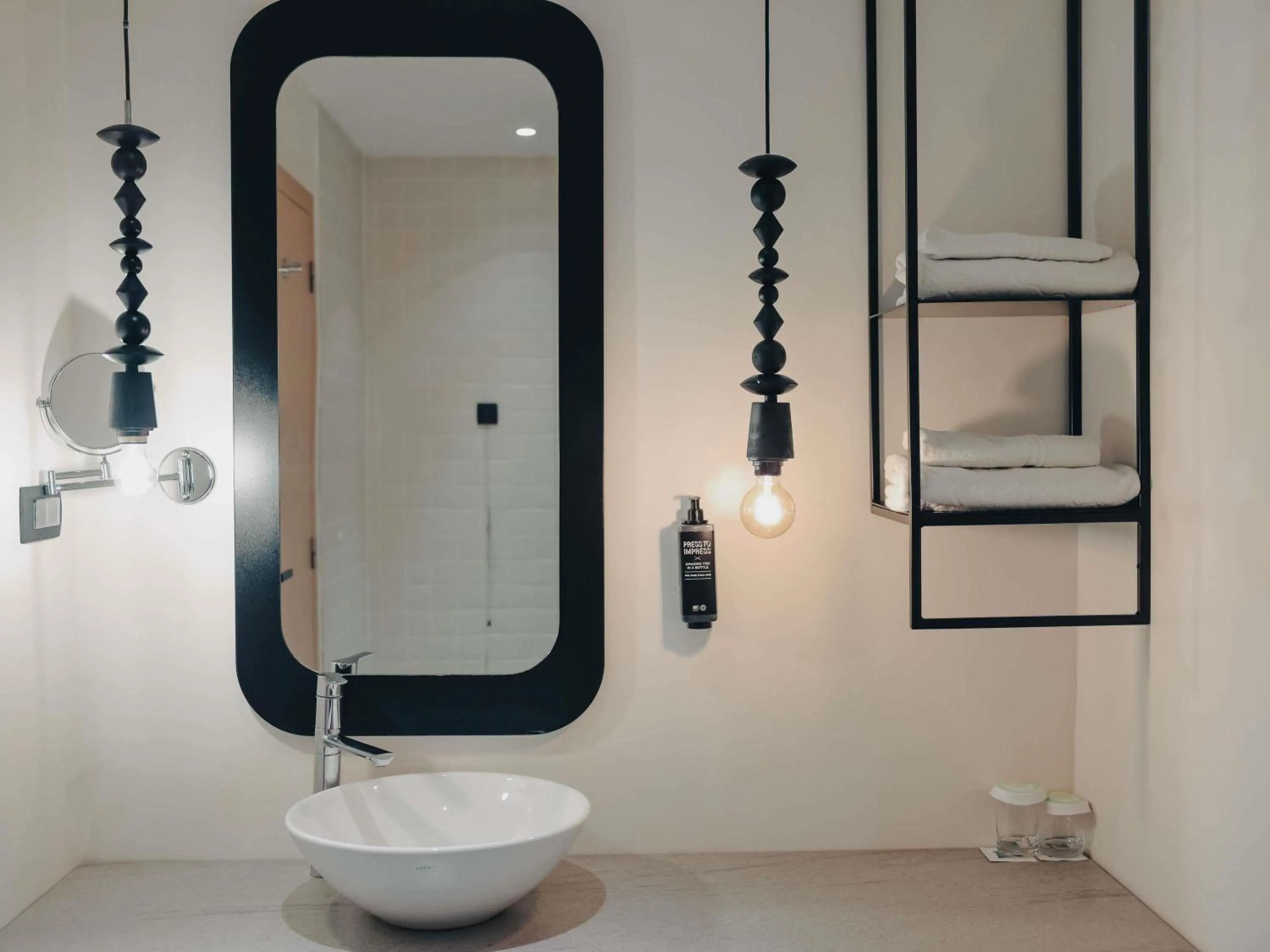 Bedroom in ibis Styles Sarajevo