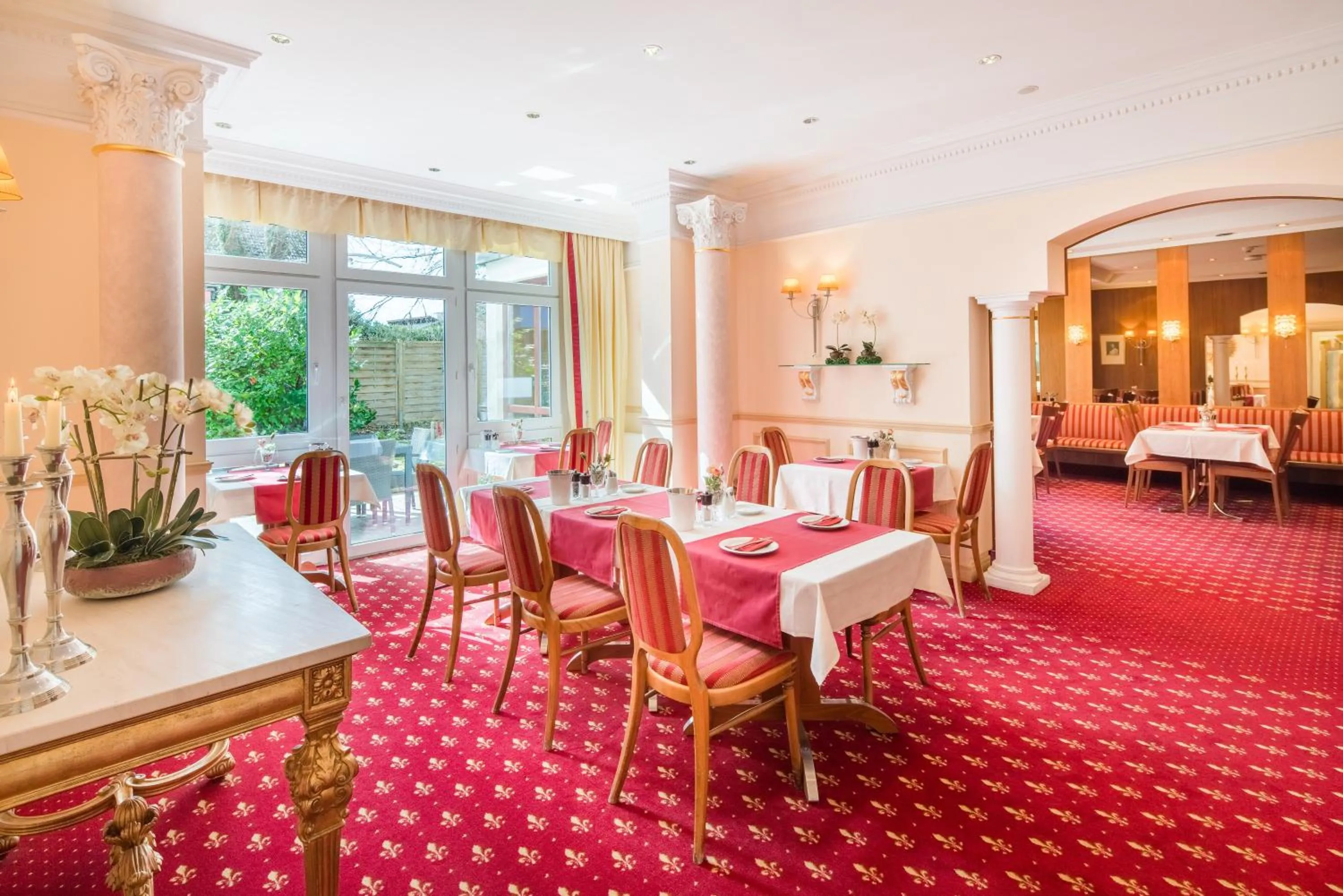 Restaurant/places to eat in Hotel Asemann Planegg