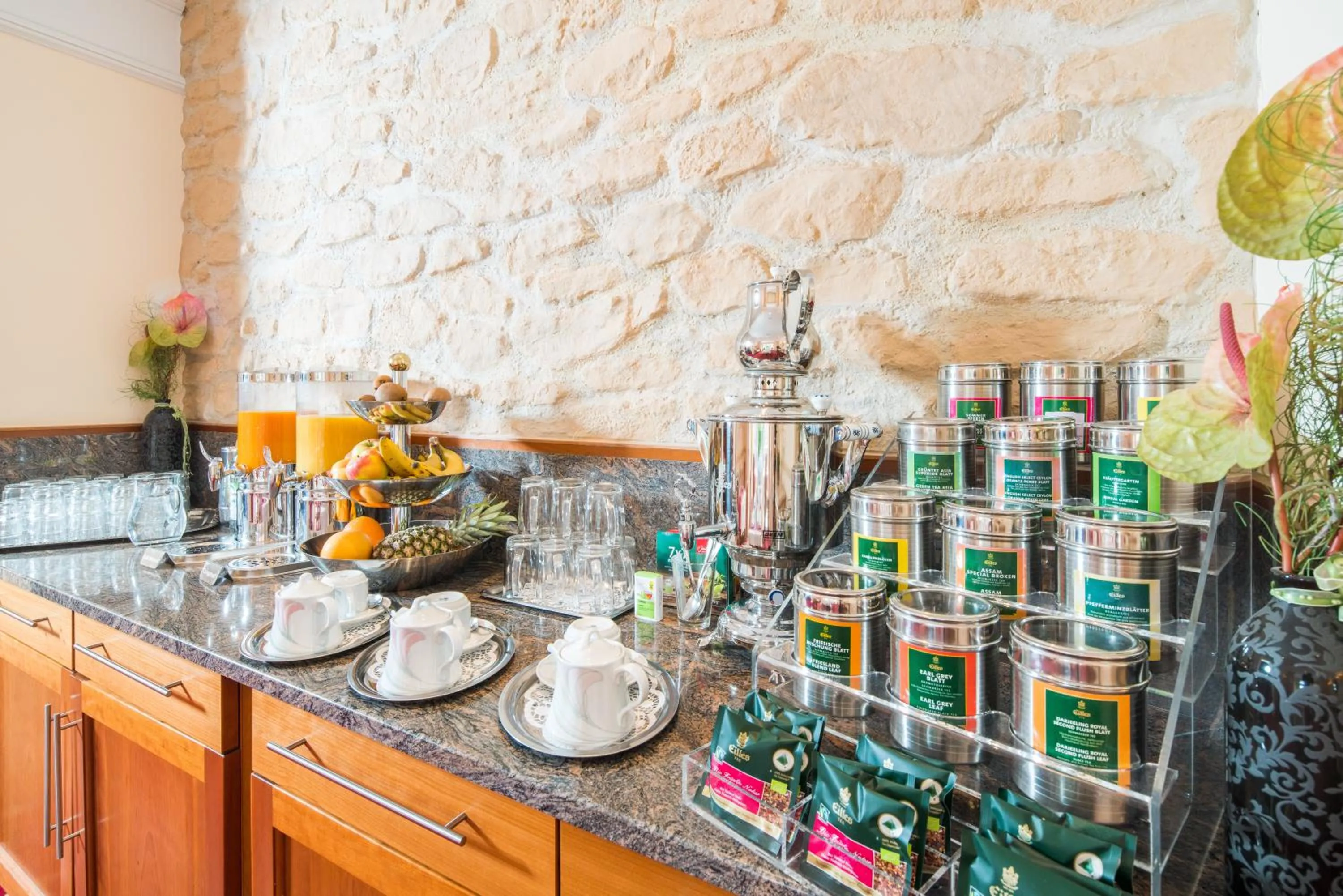 Restaurant/places to eat in Hotel Asemann Planegg