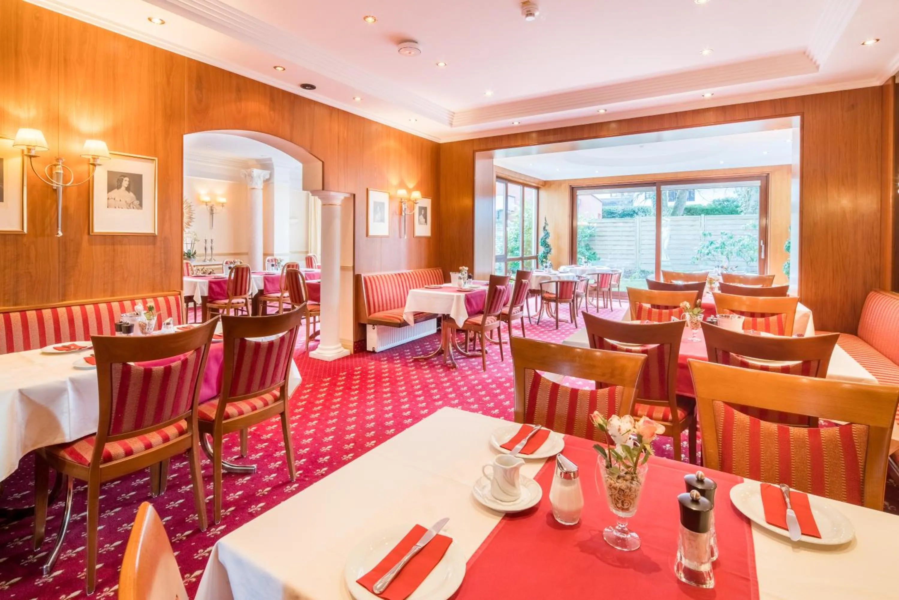 Restaurant/places to eat in Hotel Asemann Planegg