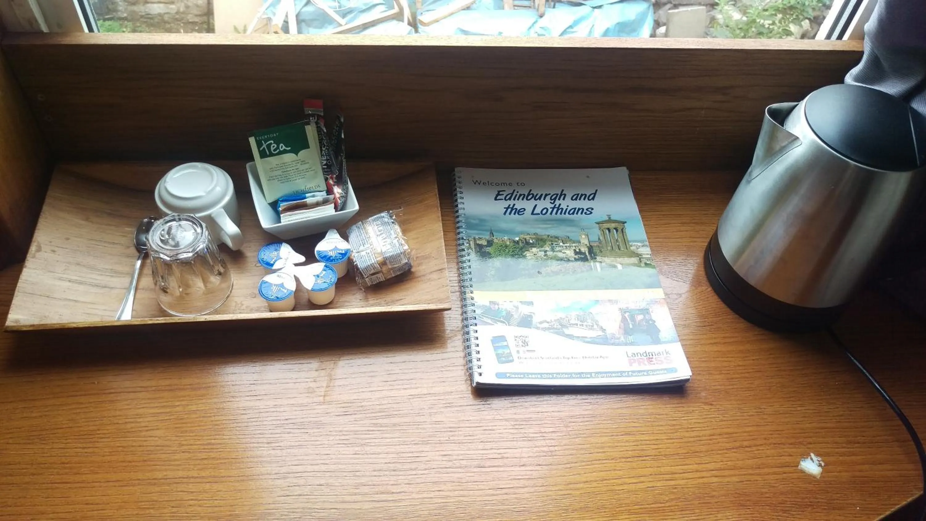 Coffee/tea facilities in Cambridge House