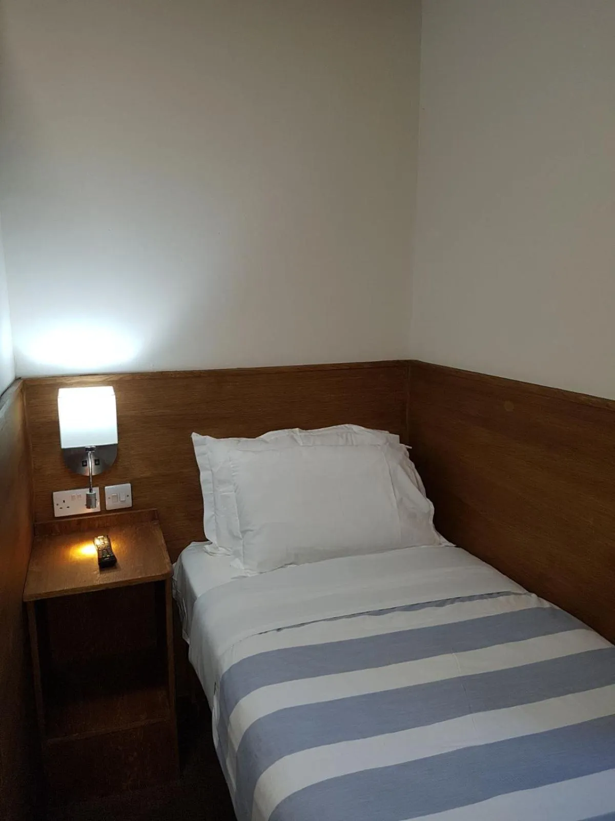 Bedroom, Bed in Cambridge House