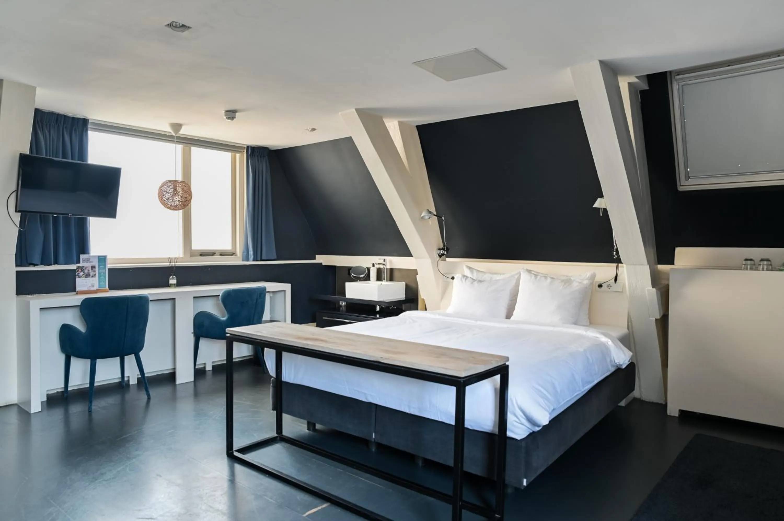 Bed in Anne&Max Boutique Hotel