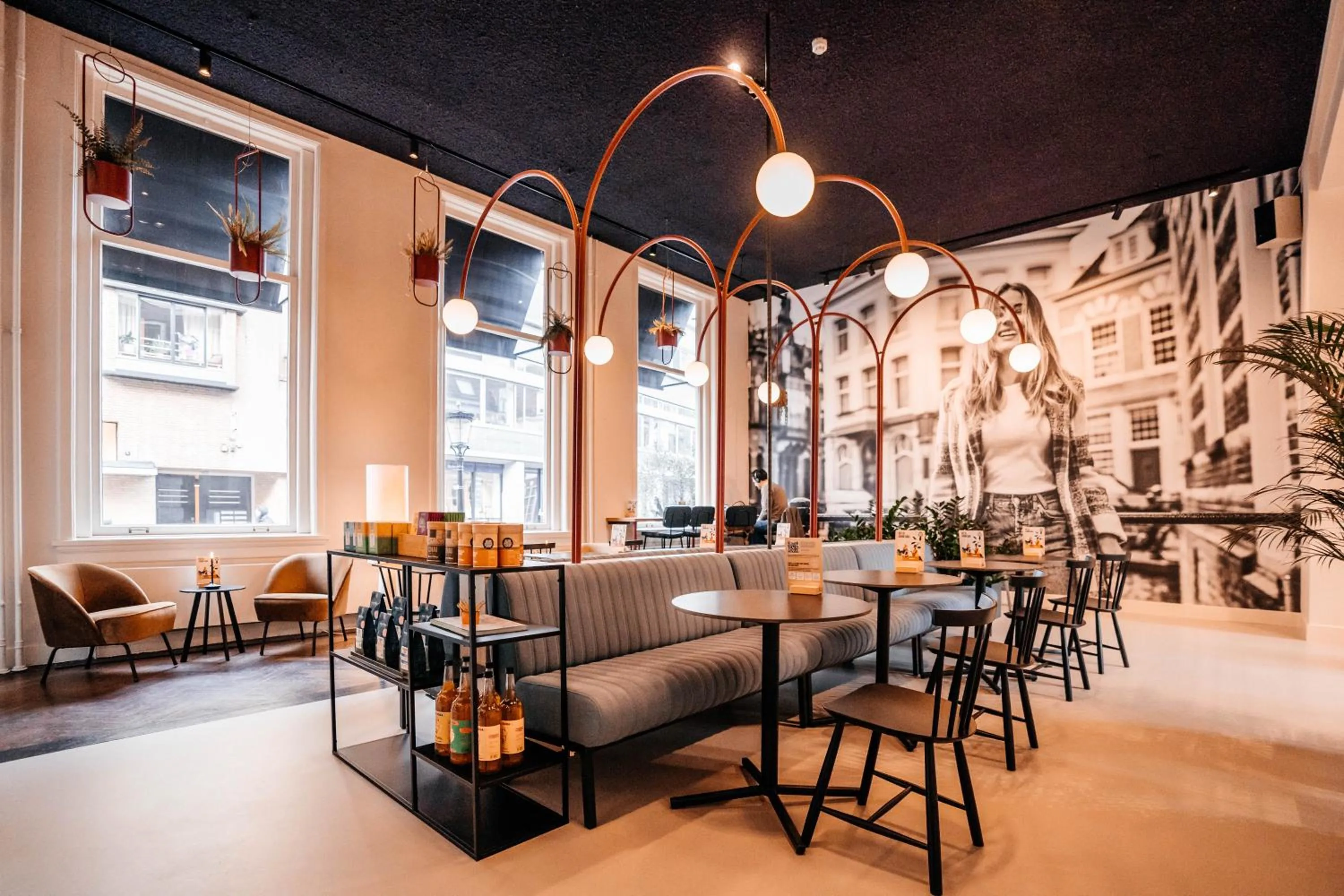 Restaurant/places to eat in Hotel Simple