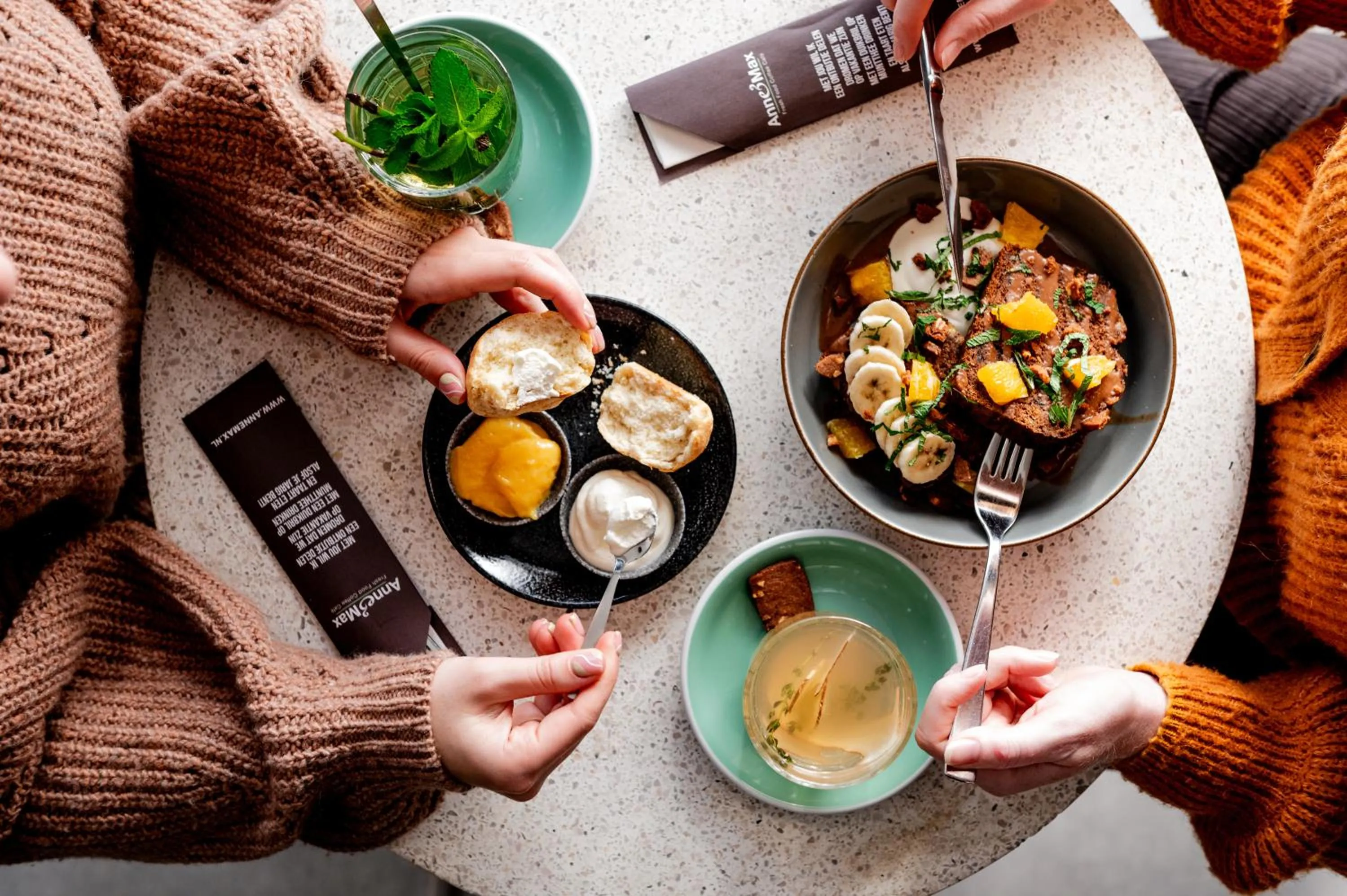 Restaurant/places to eat in Hotel Simple