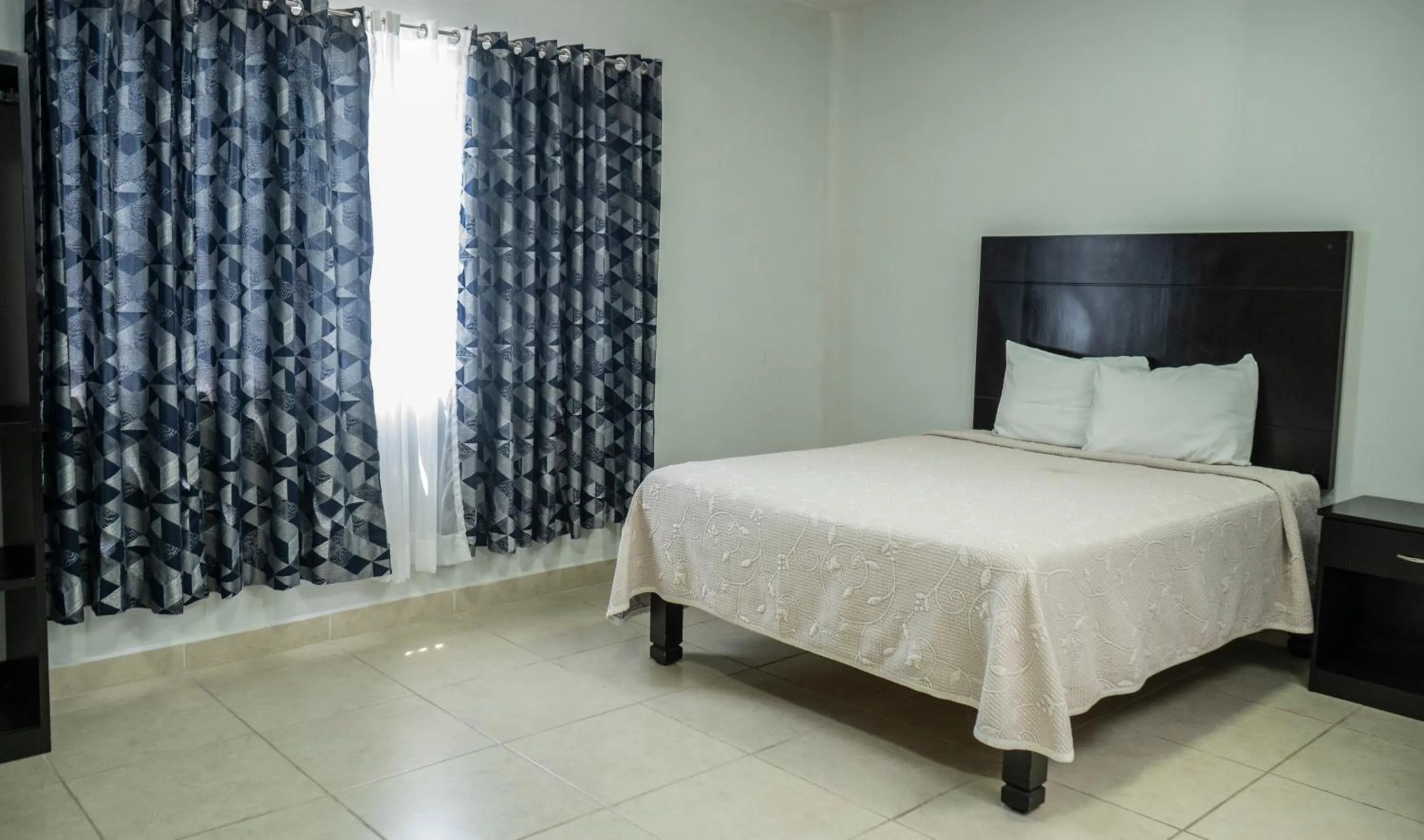 Deluxe Queen Room in Hotel Tampico Express