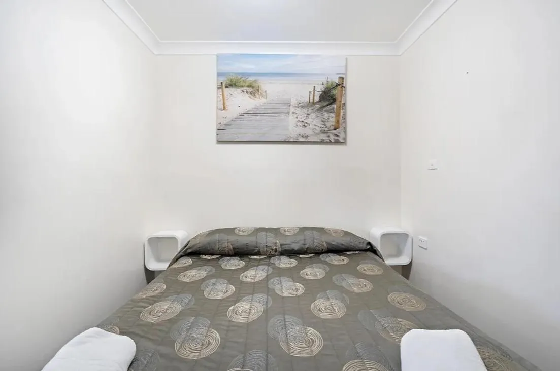 Bed in Palm Valley Motel