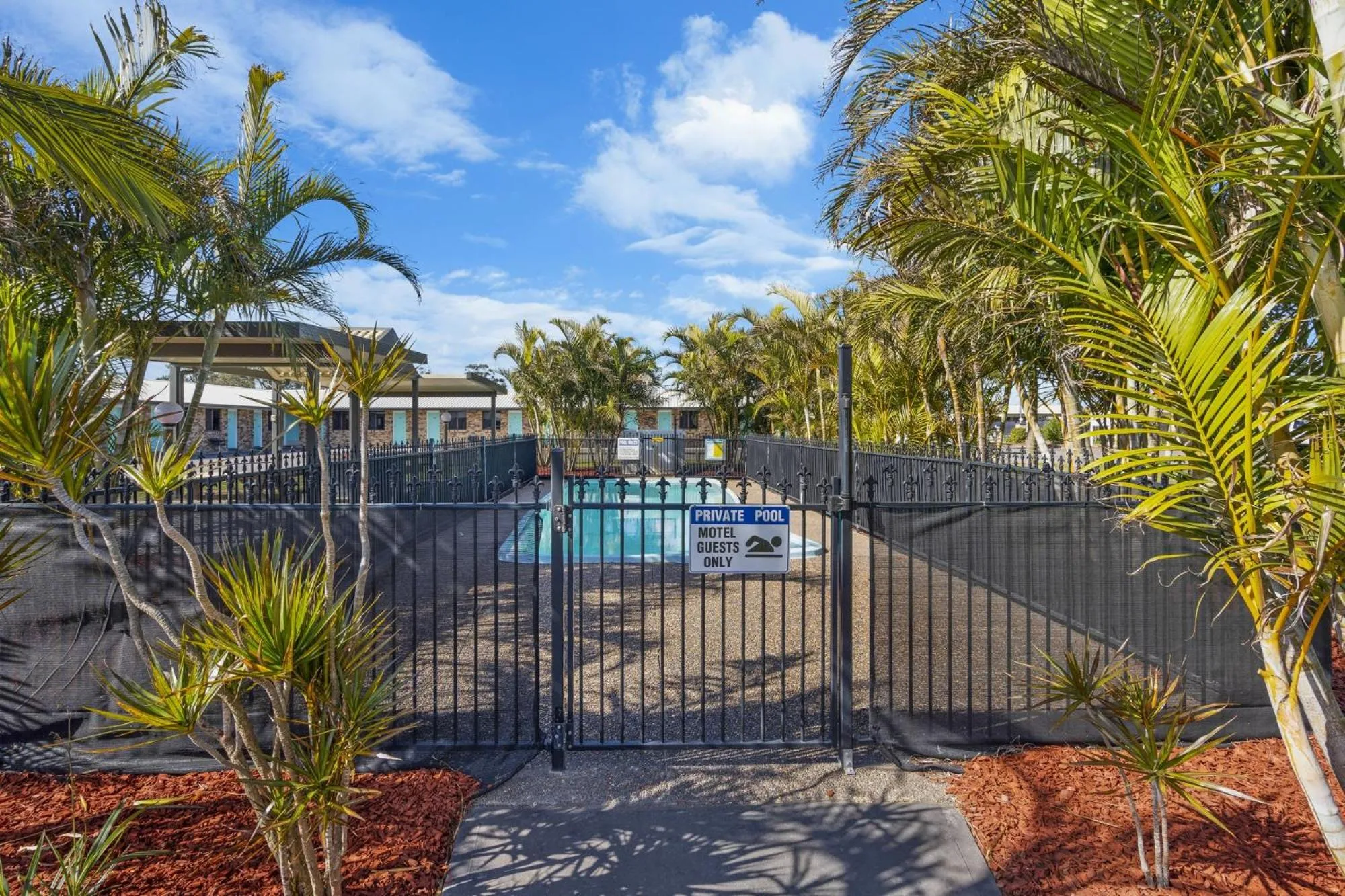 Swimming pool in Palm Valley Motel