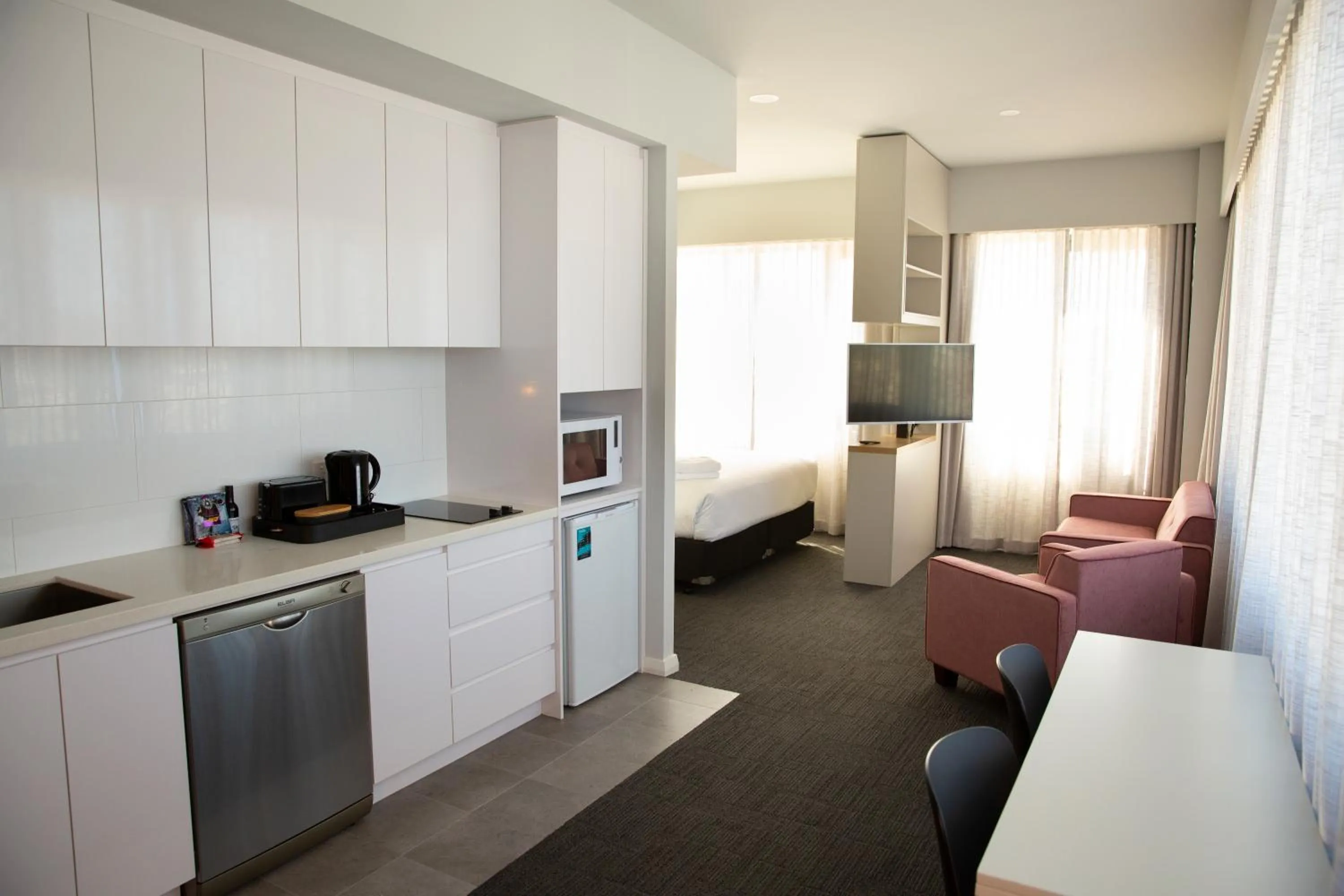 Kitchen or kitchenette in The Gerald Apartment Hotel
