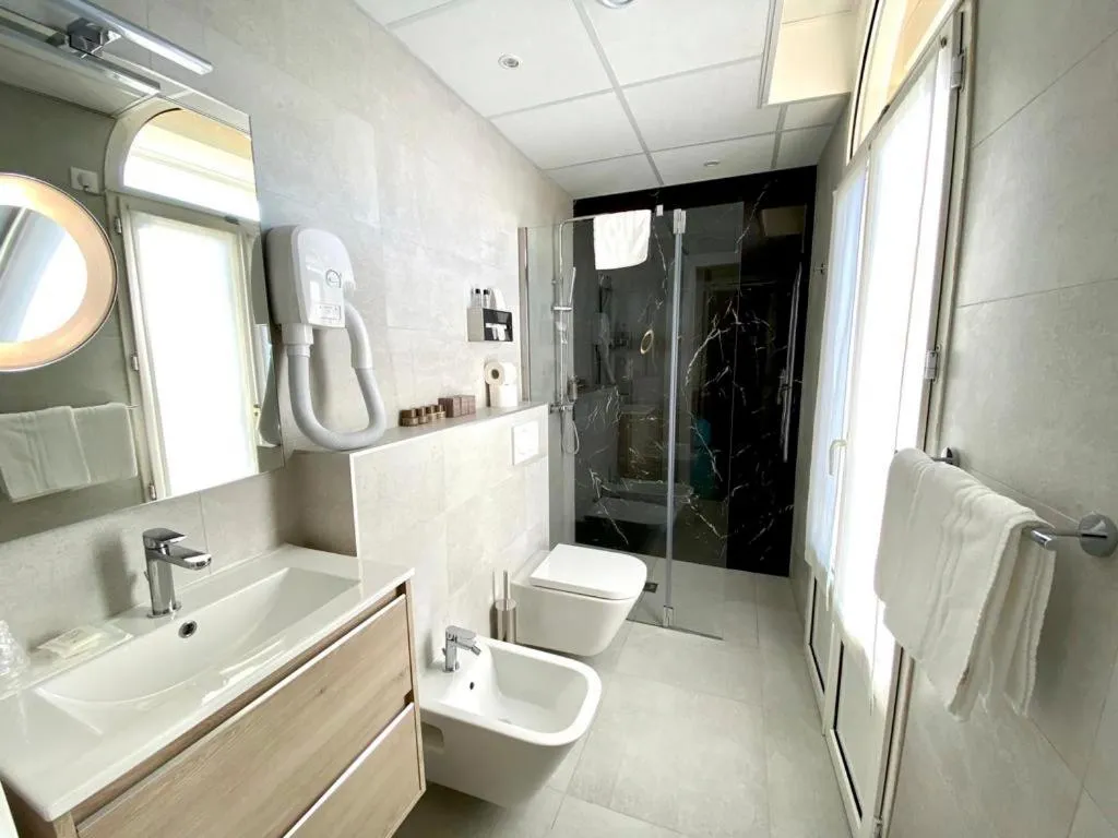 Bathroom in Hotel Olympia