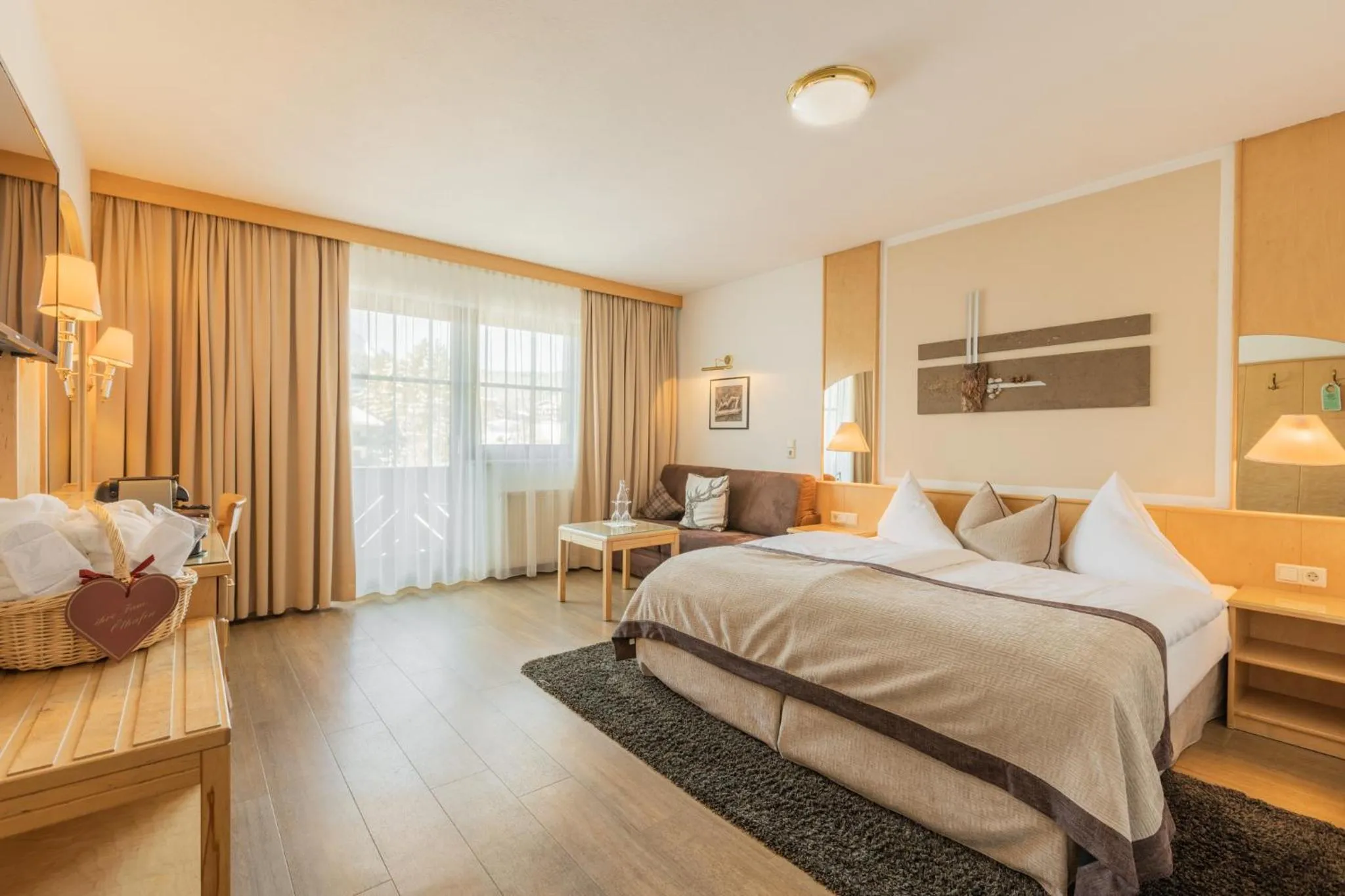 Photo of the whole room, Bed in Hotel Central