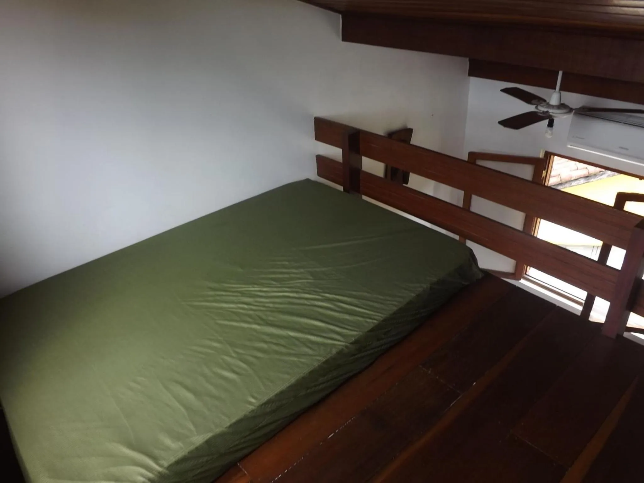 Photo of the whole room, Bed in Chalé Praia Boiçucanga wi fi piscina Village Mirante Litoral Norte SP