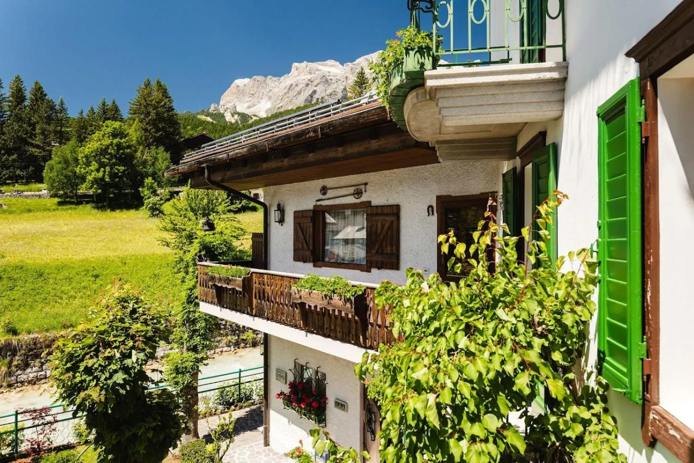 Property building in Hotel Pontechiesa