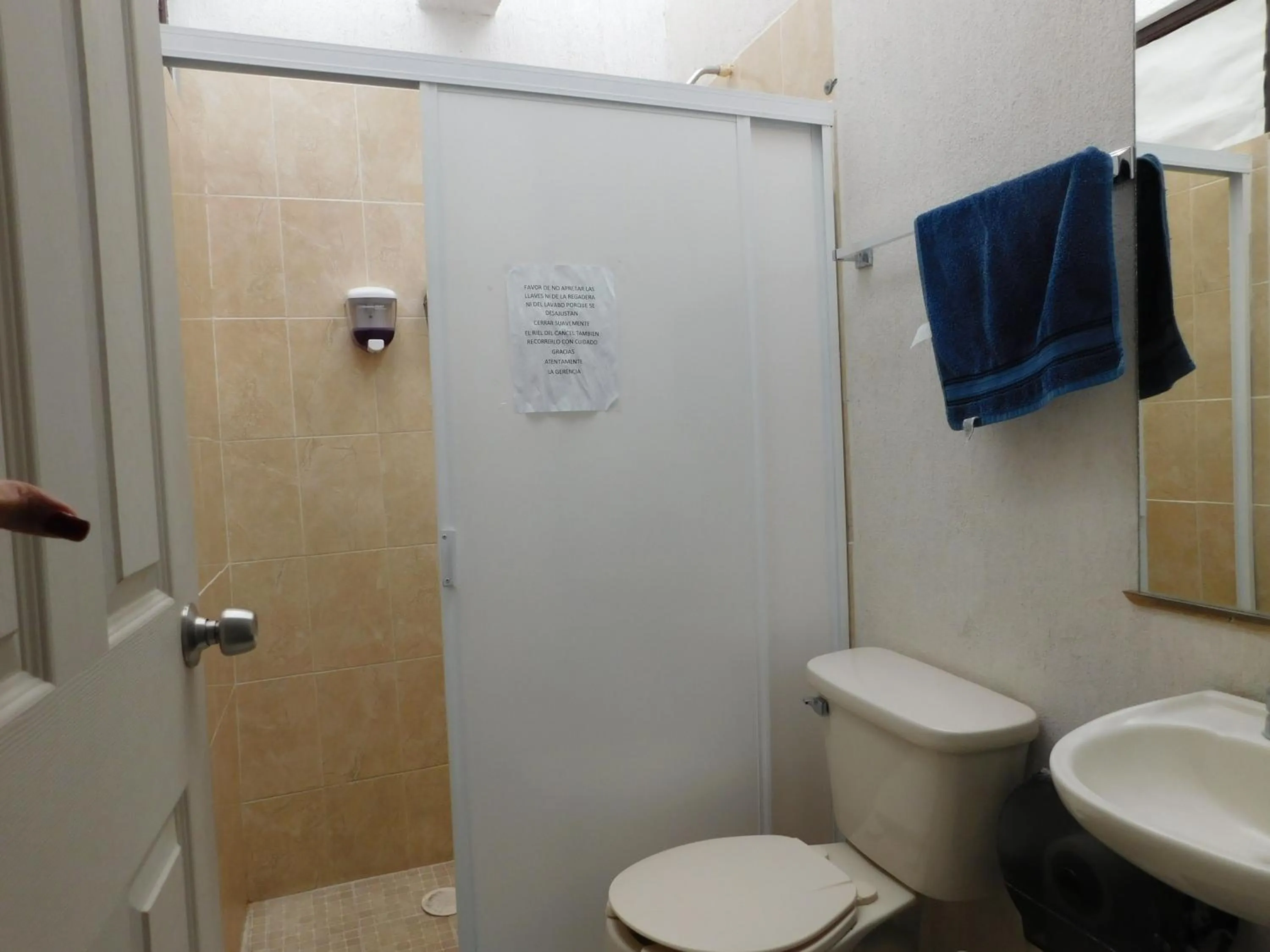 Shower in Casona Luciérnaga-Casa de Huéspedes para Grupos