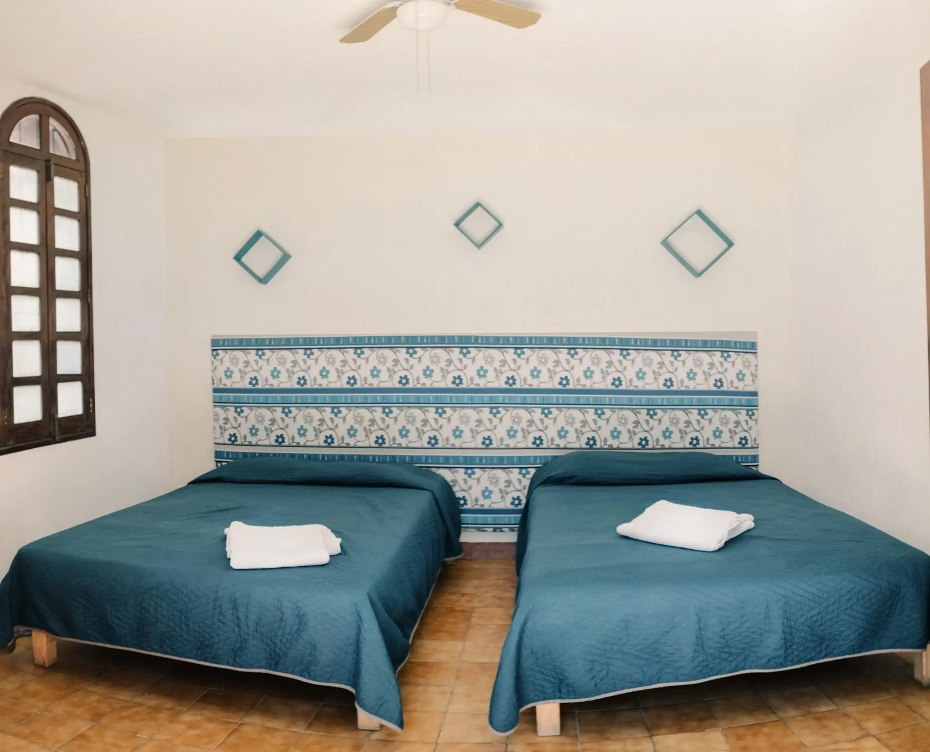 Family Room in Casona Luciérnaga-Casa de Huéspedes para Grupos Family Room in Casona Luciérnaga-Casa de Huéspedes para Grupos