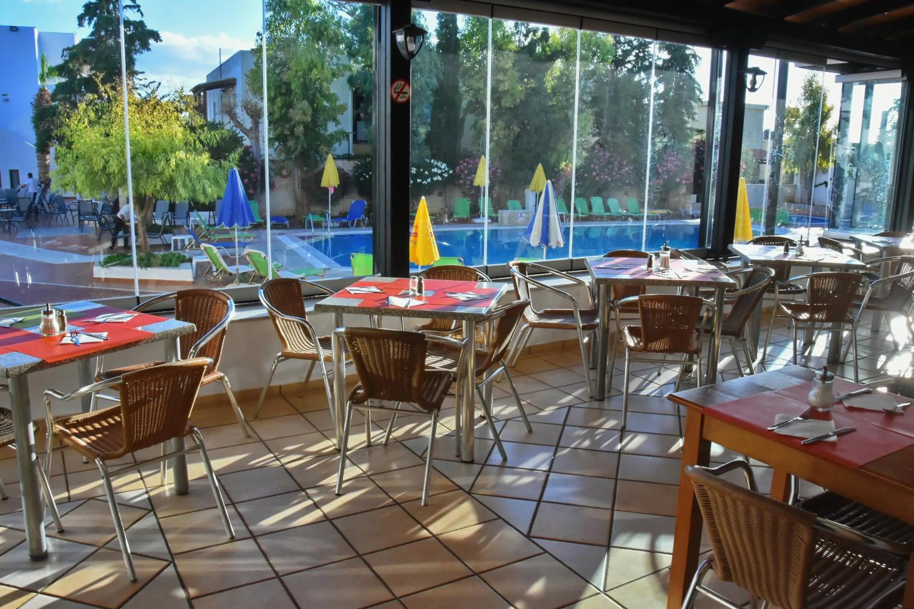 Restaurant/places to eat in Lyda Hotel