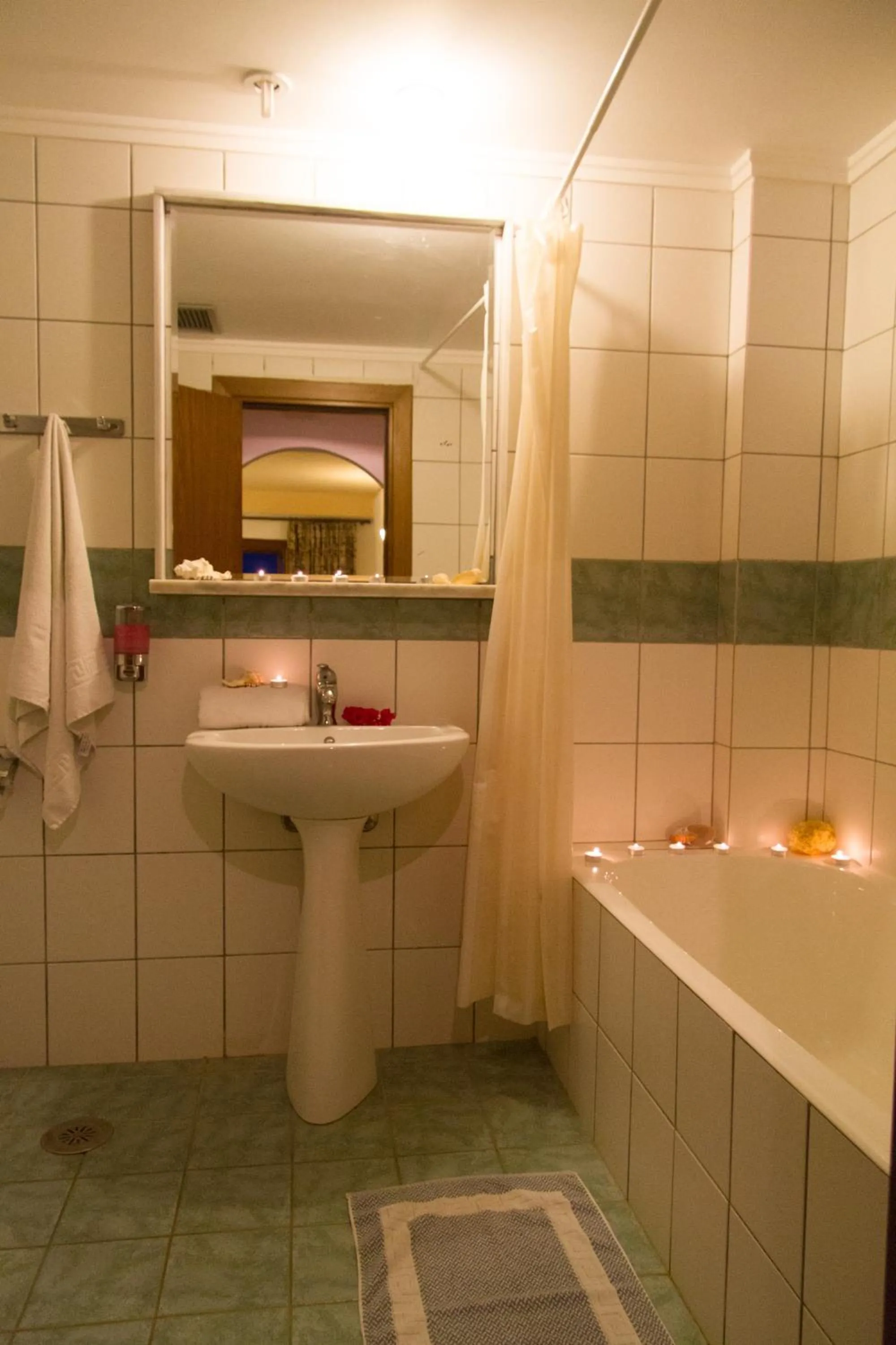 Bathroom in Lyda Hotel