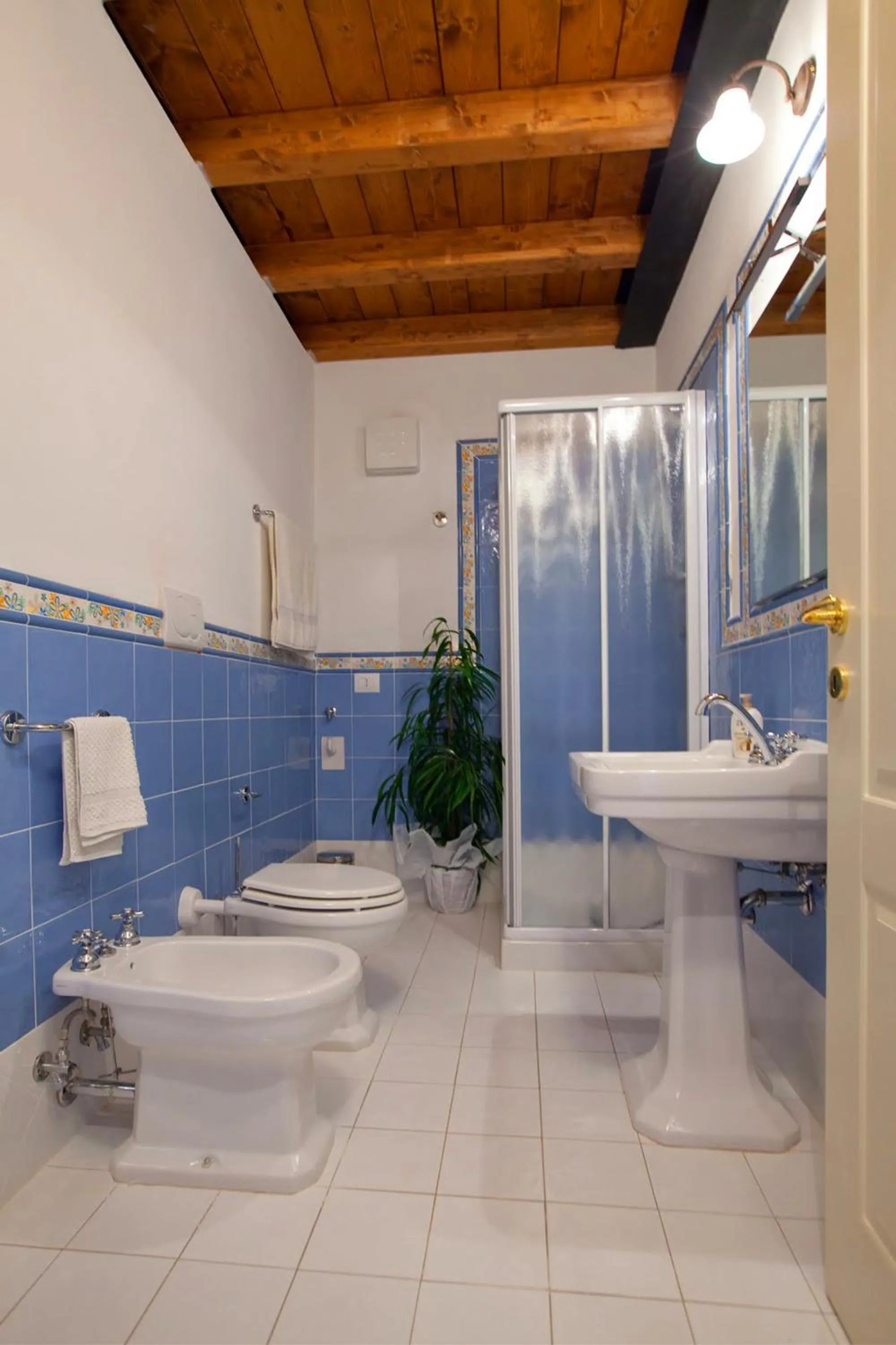 Bathroom in Poggio all'Agnello Sport & Family Holidays