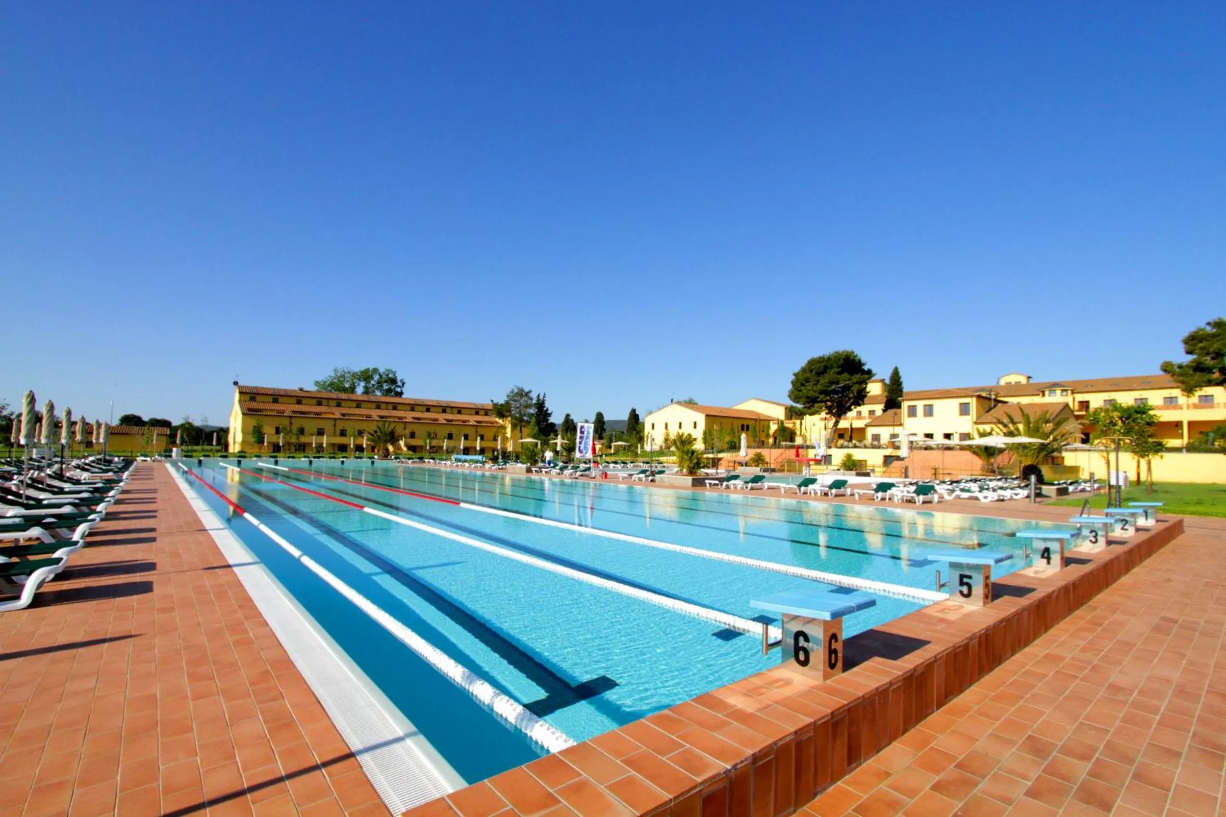 Swimming pool in Poggio all'Agnello Sport & Family Holidays