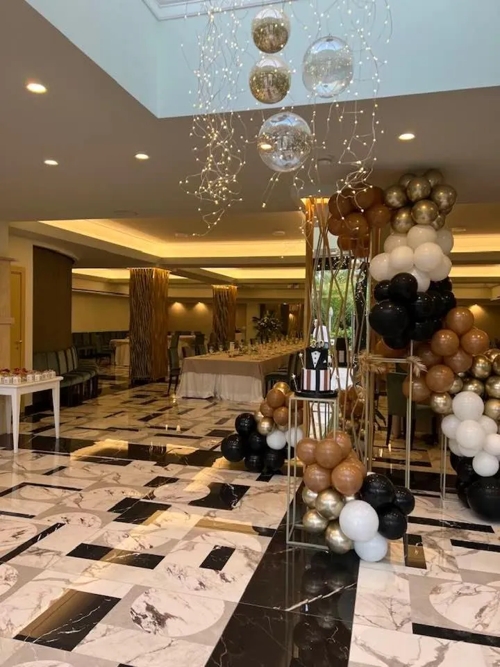 Restaurant/places to eat in Hotel Liola'