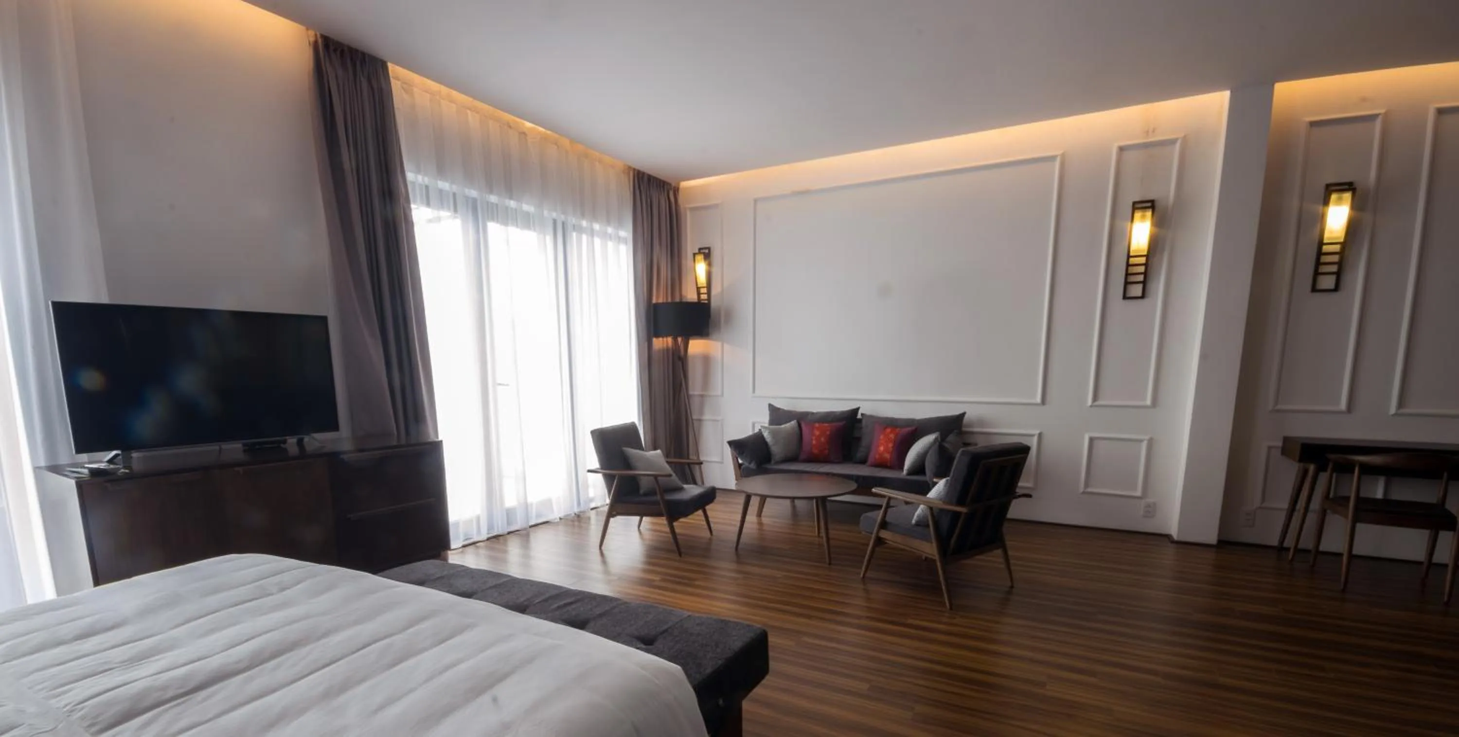 TV and multimedia, Bed in Danang Boutique Hotel