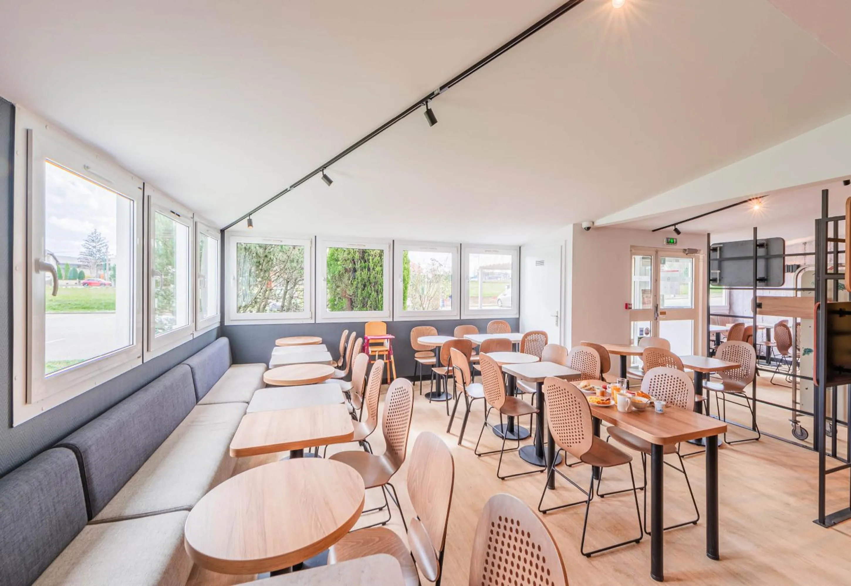 Breakfast in B&B HOTEL Mulhouse Sausheim