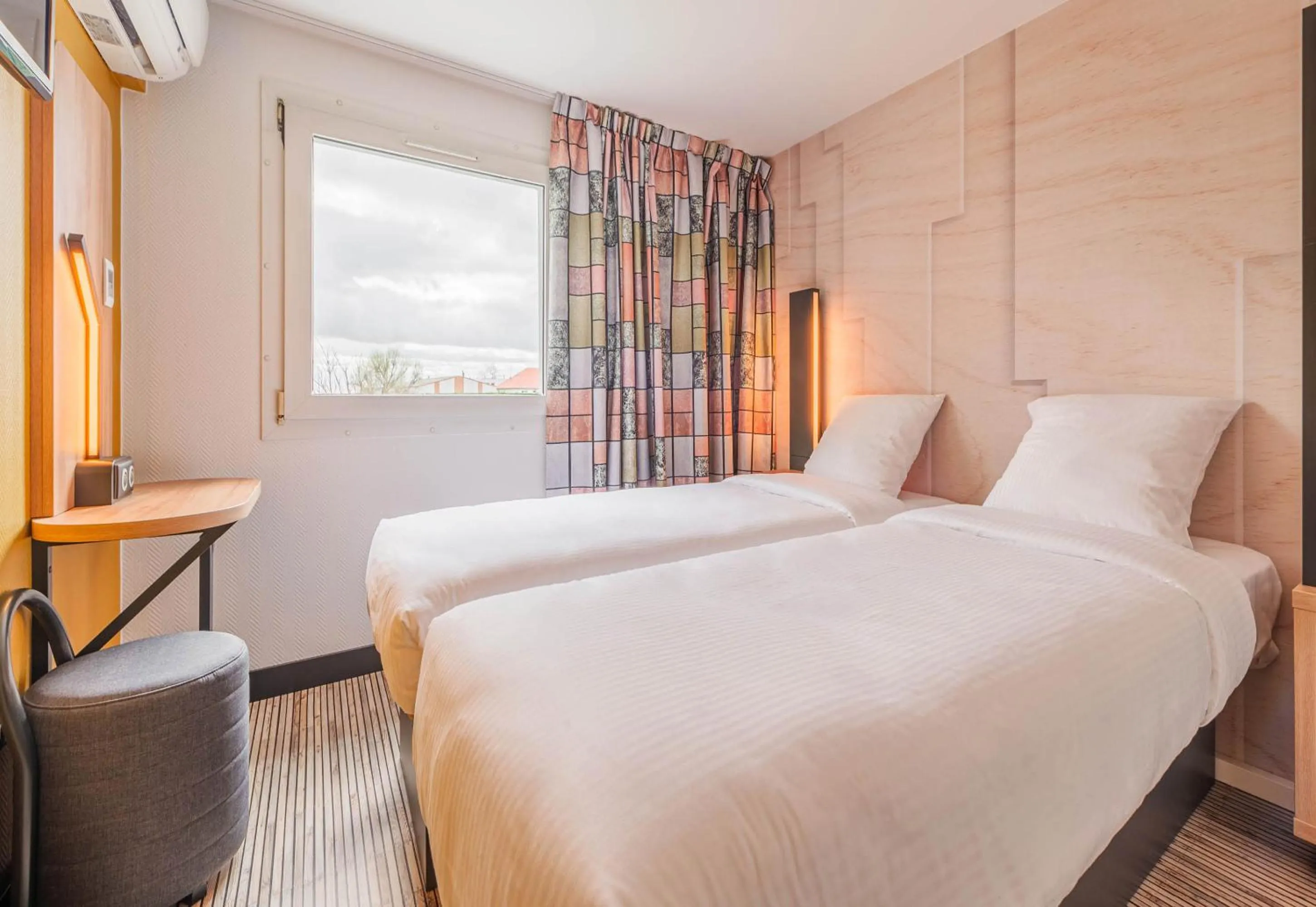 Photo of the whole room, Bed in B&B HOTEL Mulhouse Sausheim