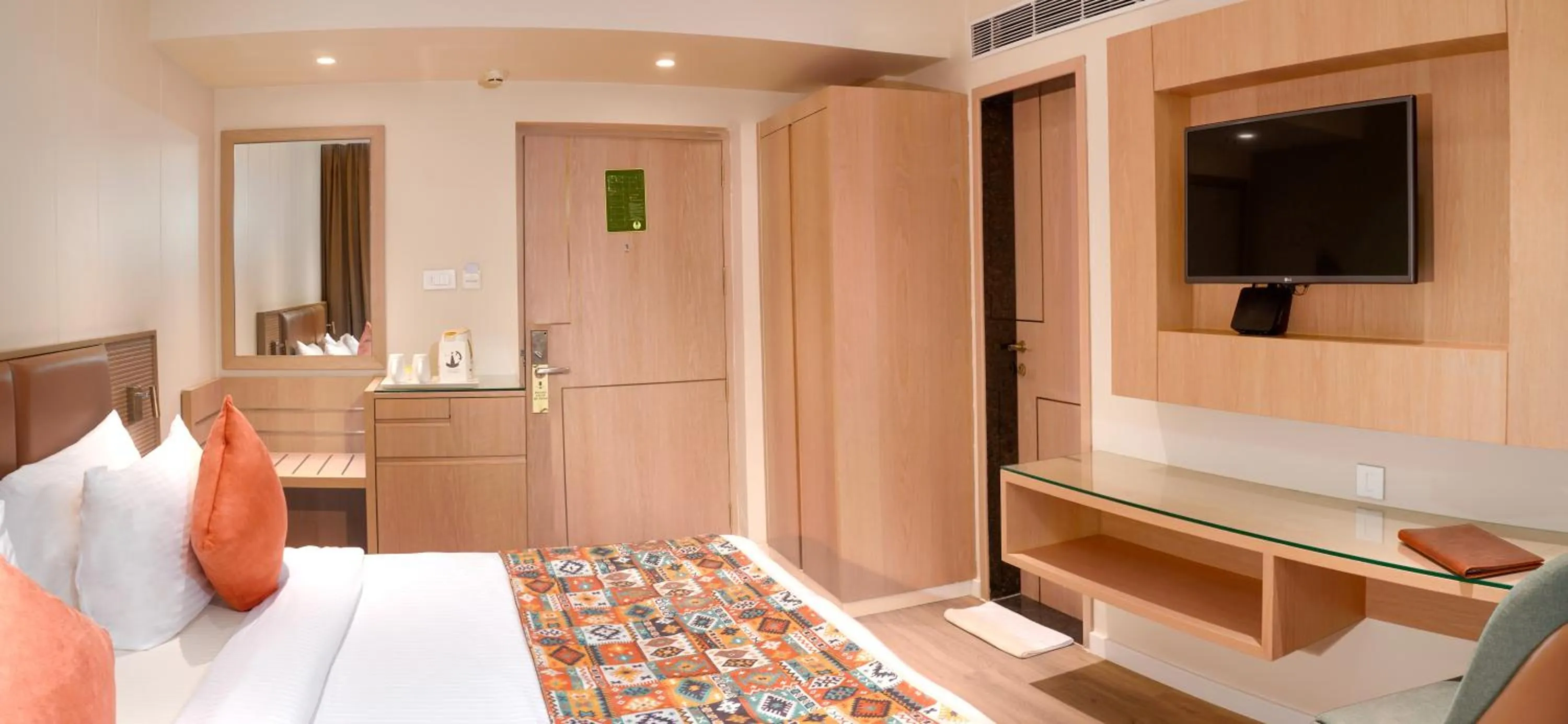 Bedroom, Bed in Resort De Coracao - Calangute , Goa