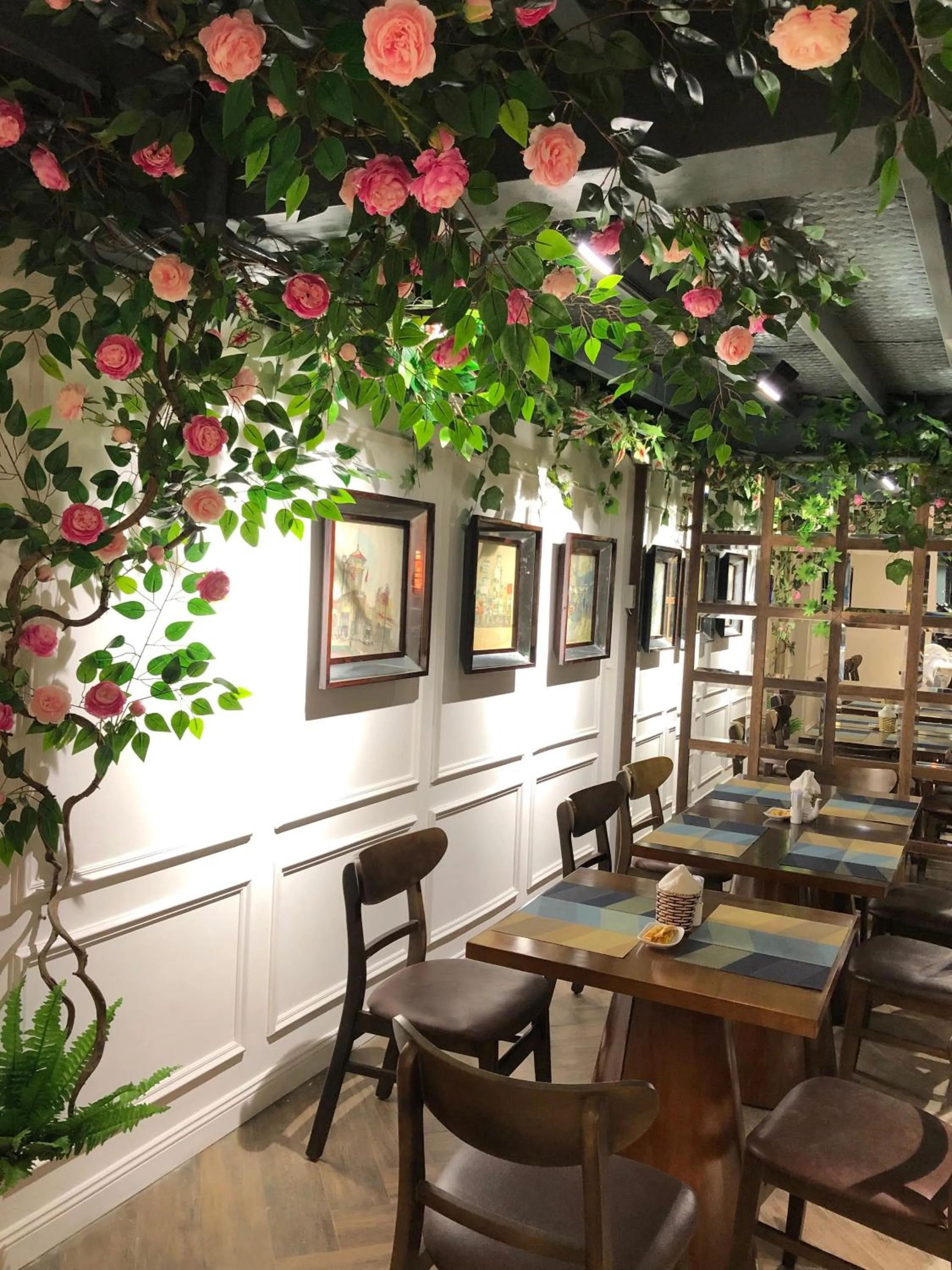 Restaurant/places to eat in The Herriott Hotel & Suite