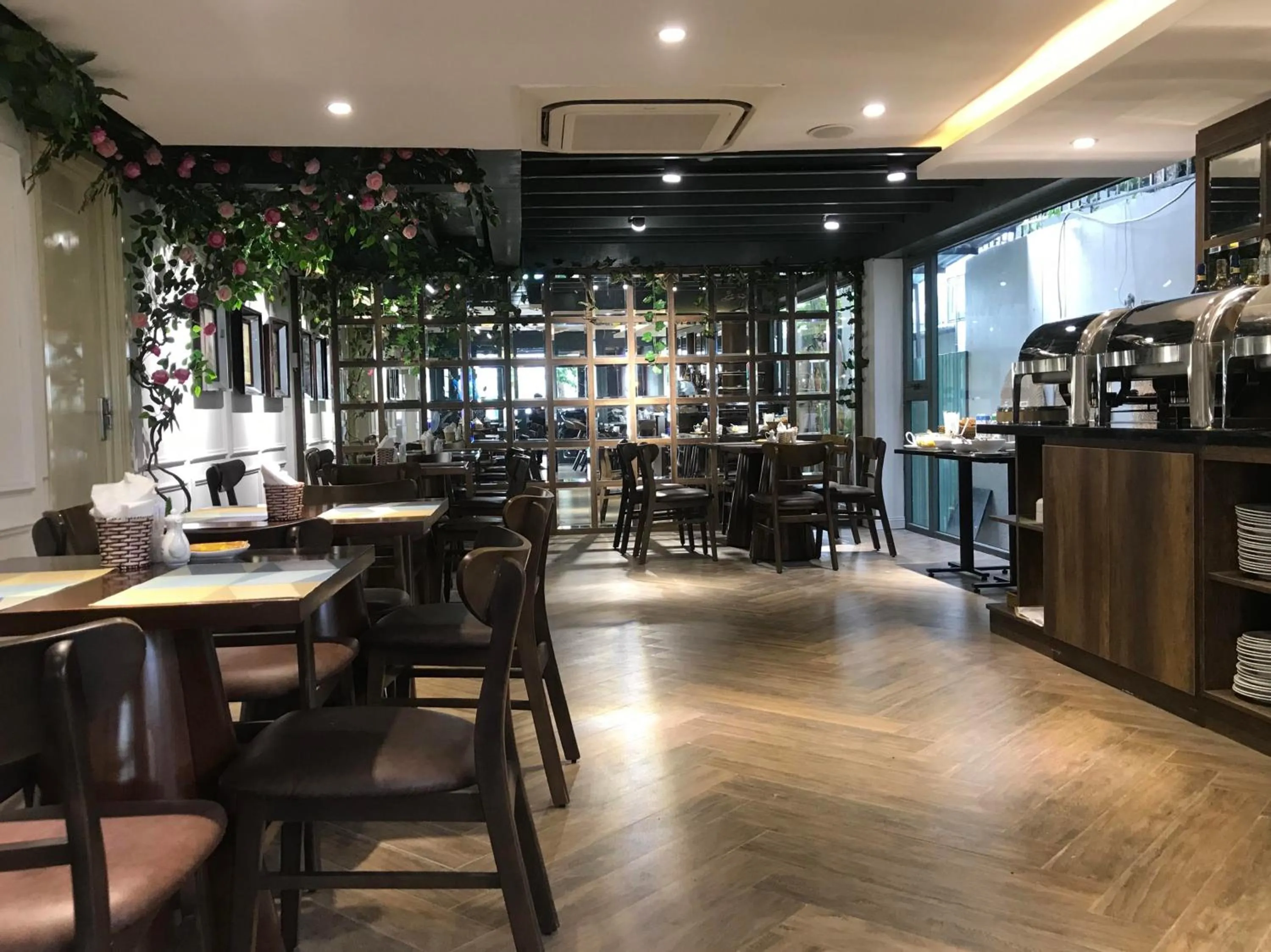 Restaurant/places to eat in The Herriott Hotel & Suite