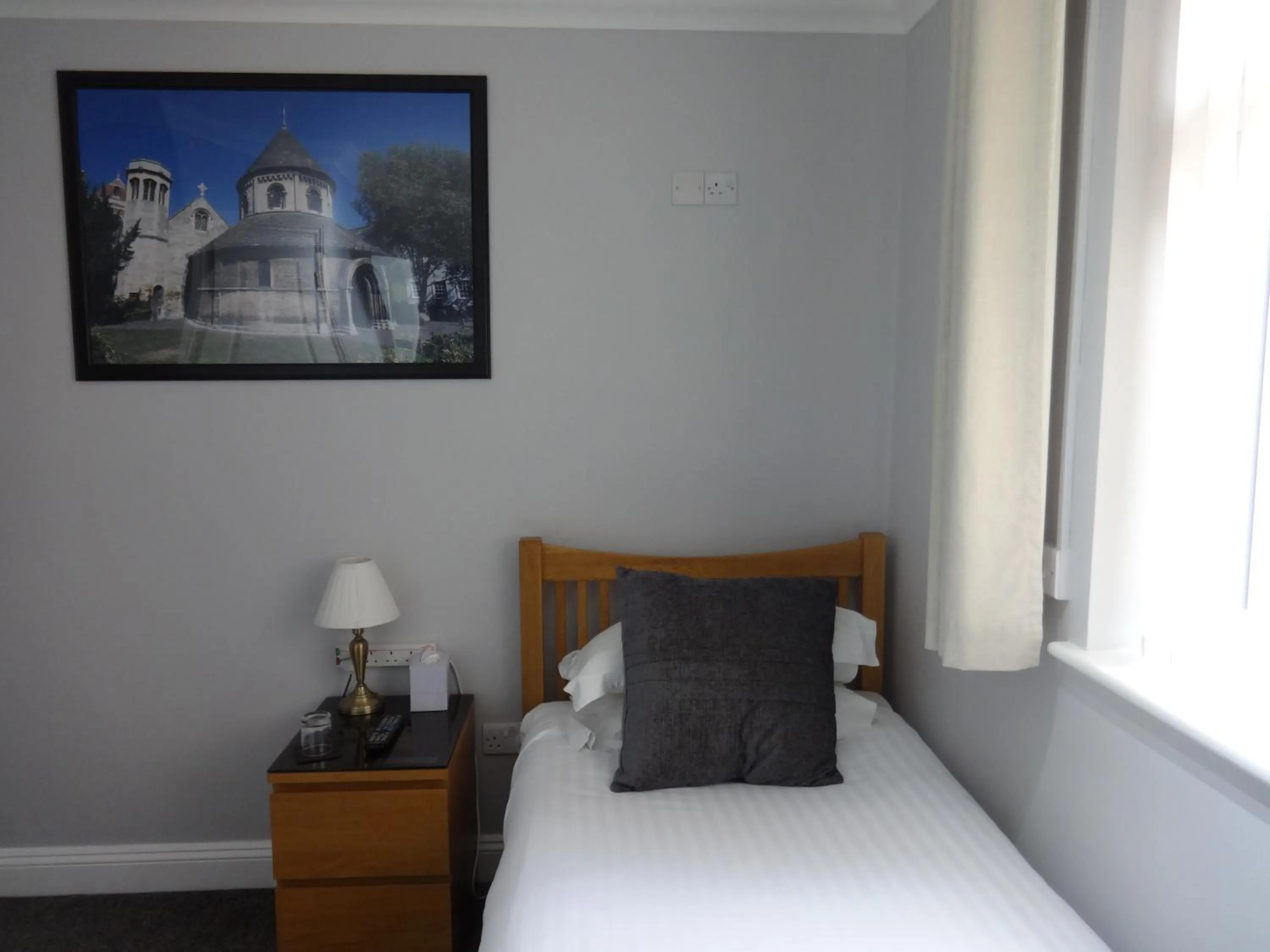 Bedroom, Bed in Autumn House