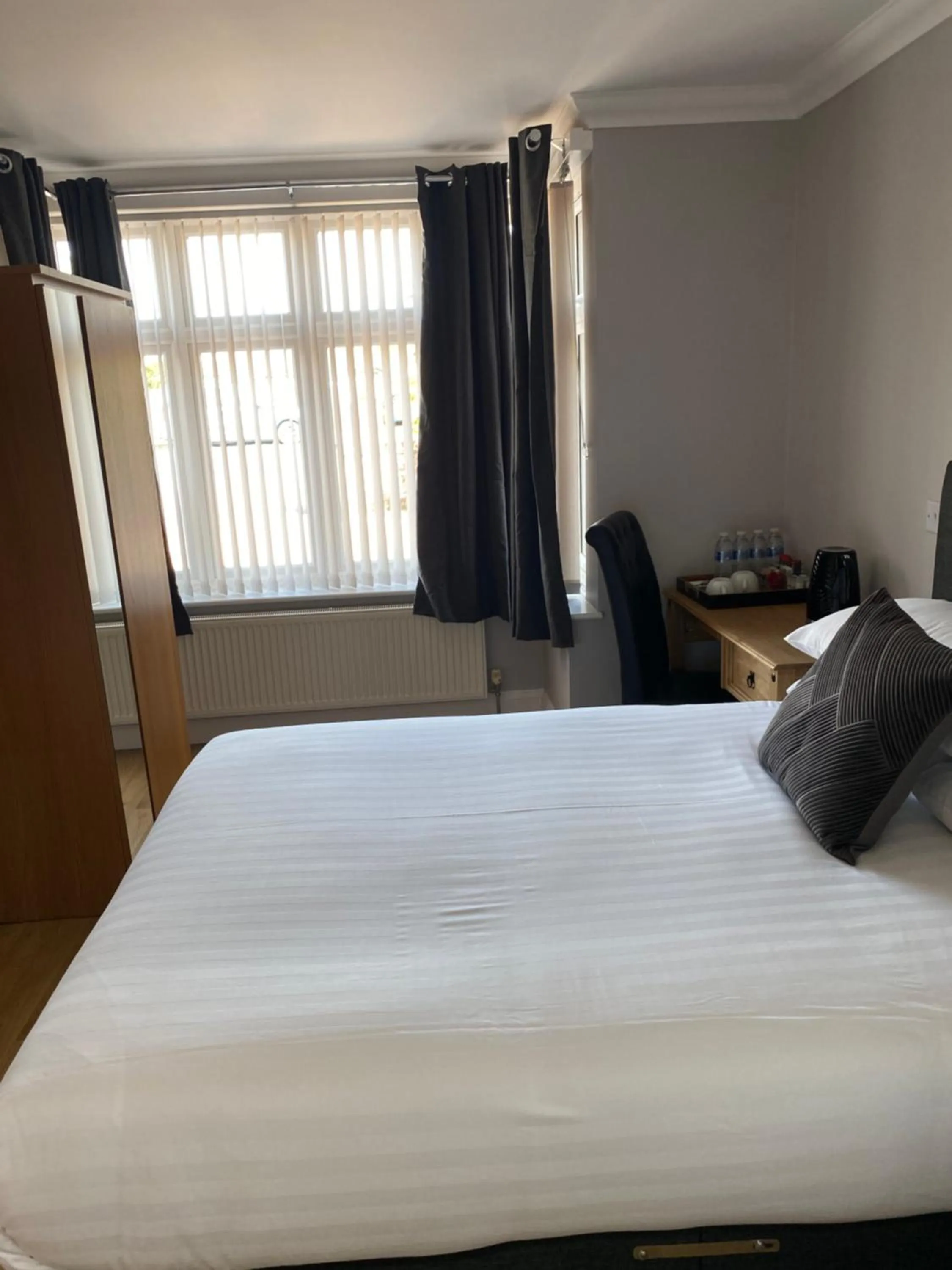 Bedroom, Bed in Autumn House