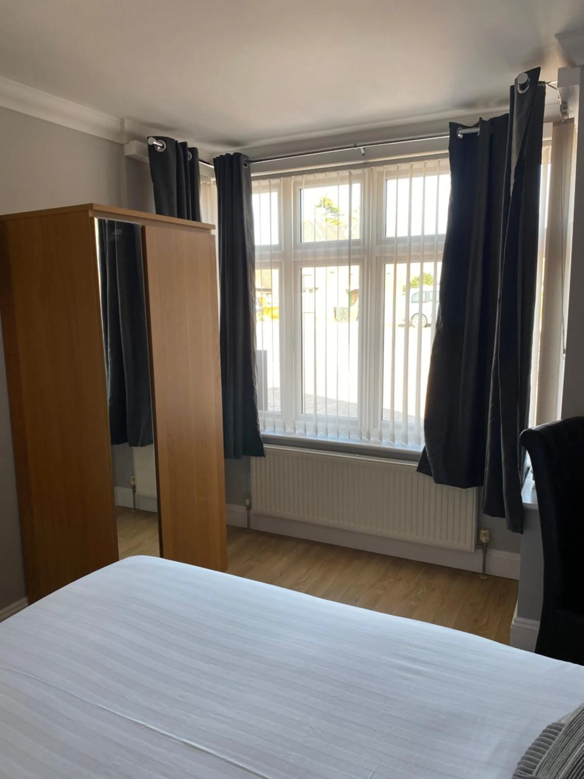 Bedroom, Bed in Autumn House