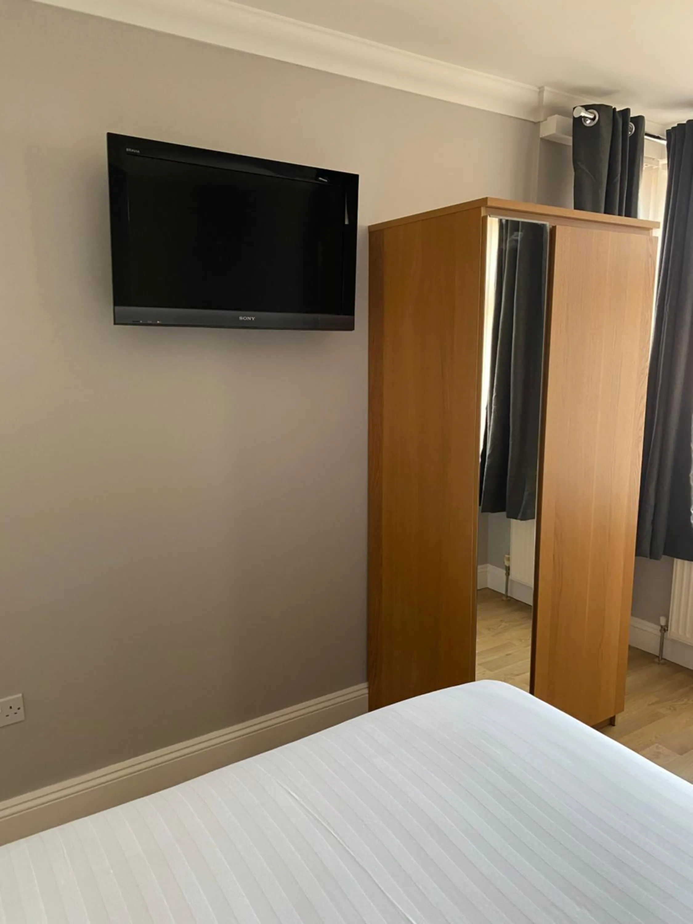 Bedroom, Bed in Autumn House