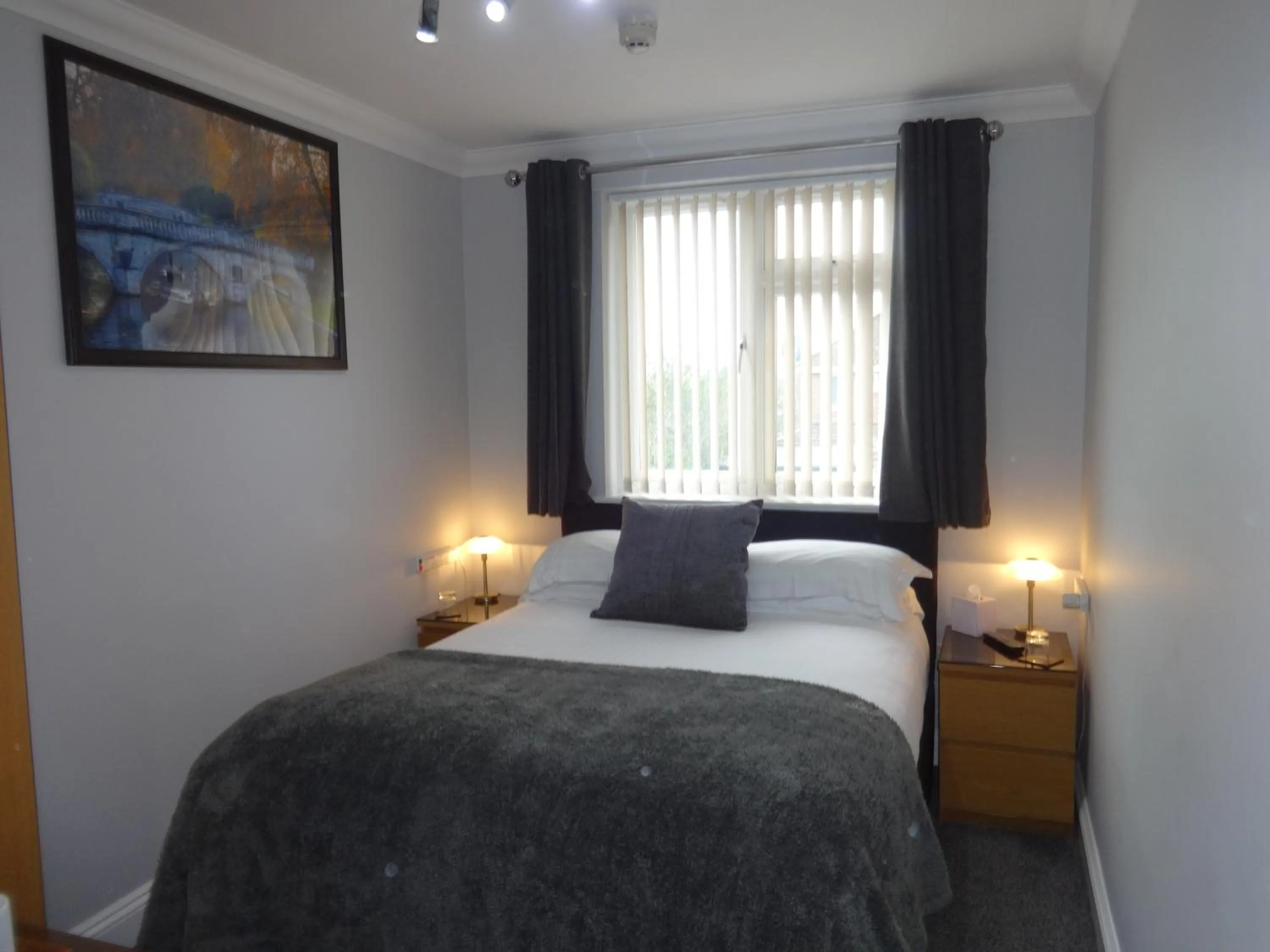 Bedroom, Bed in Autumn House