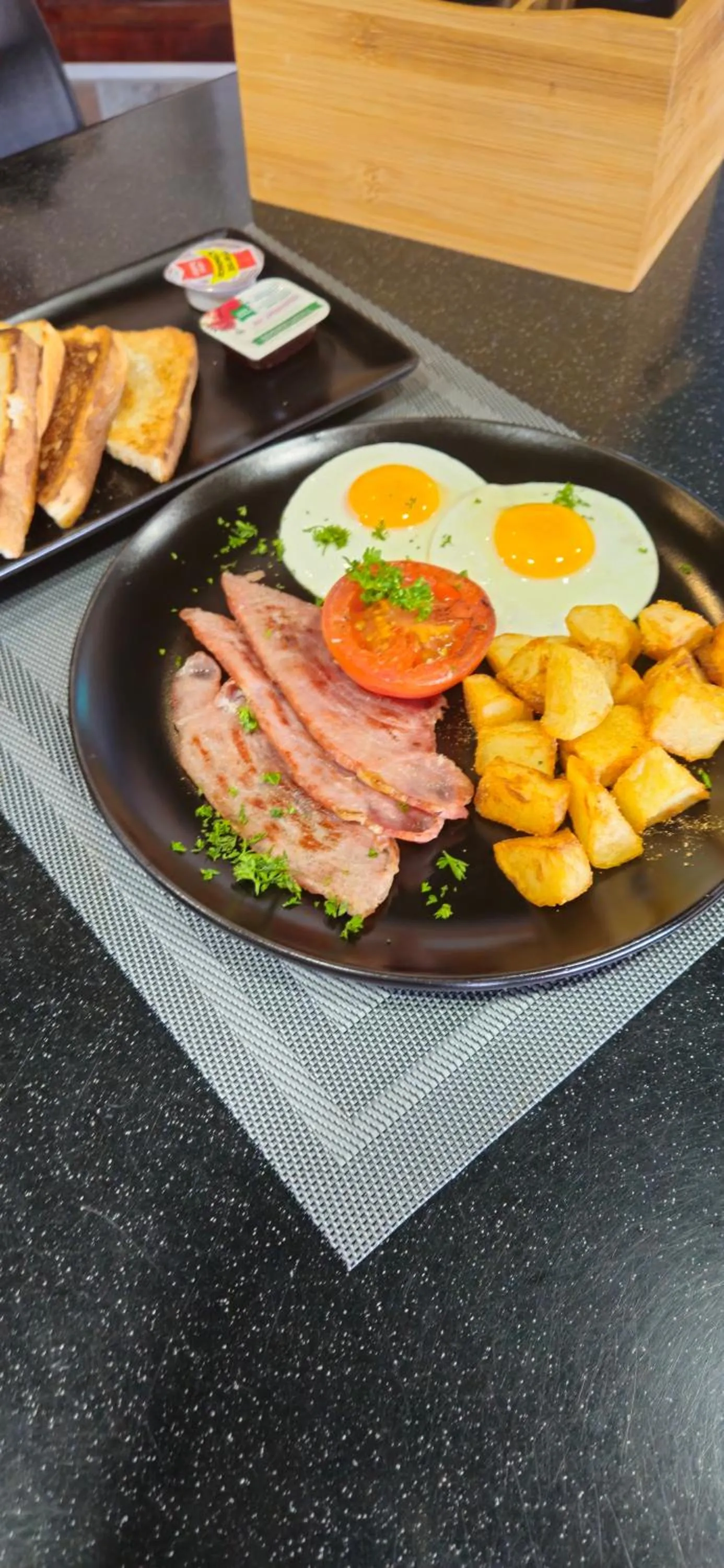 Restaurant/places to eat in Gooderson Tropicana Hotel