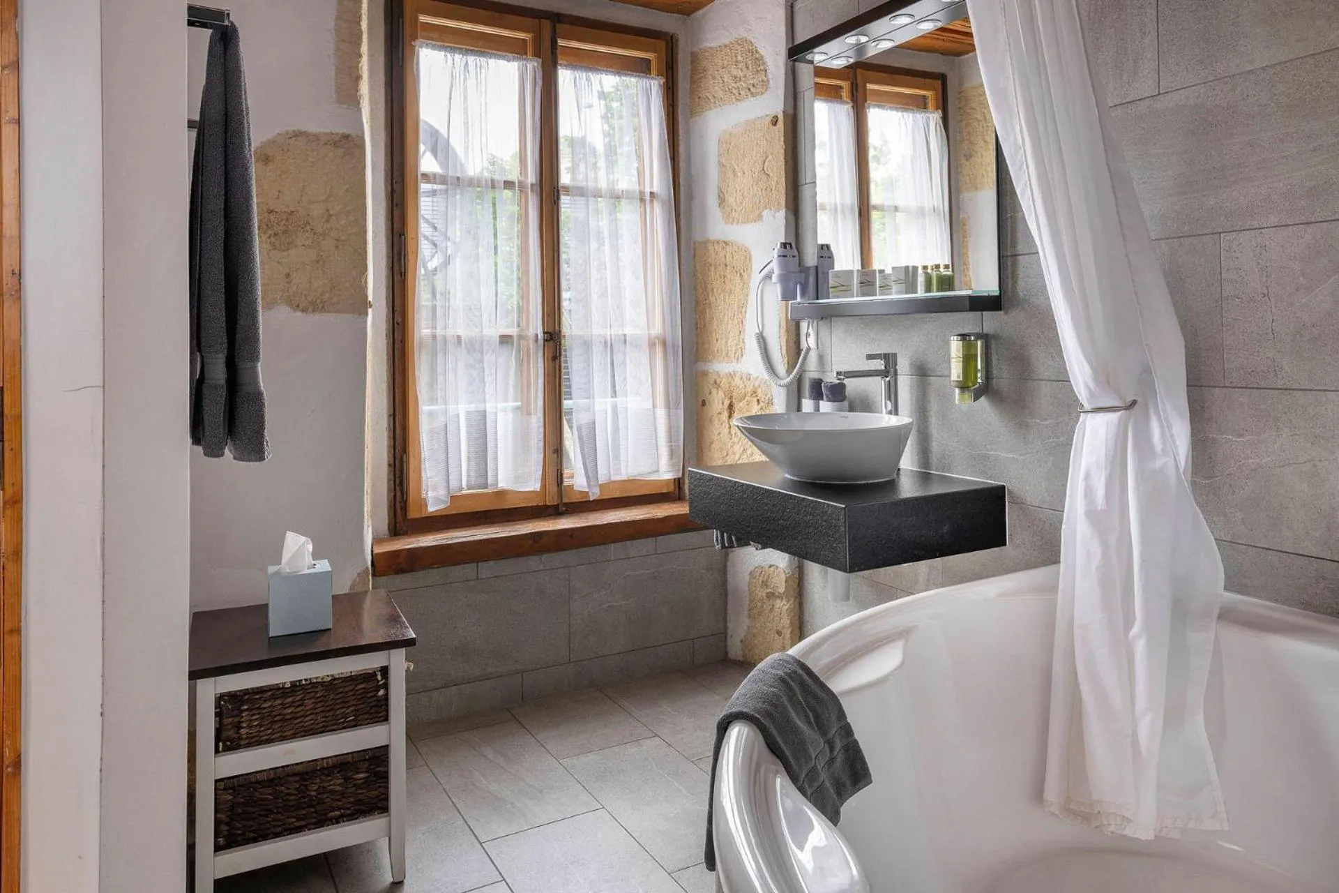 Bathroom in Hôtel La Maison du Prussien