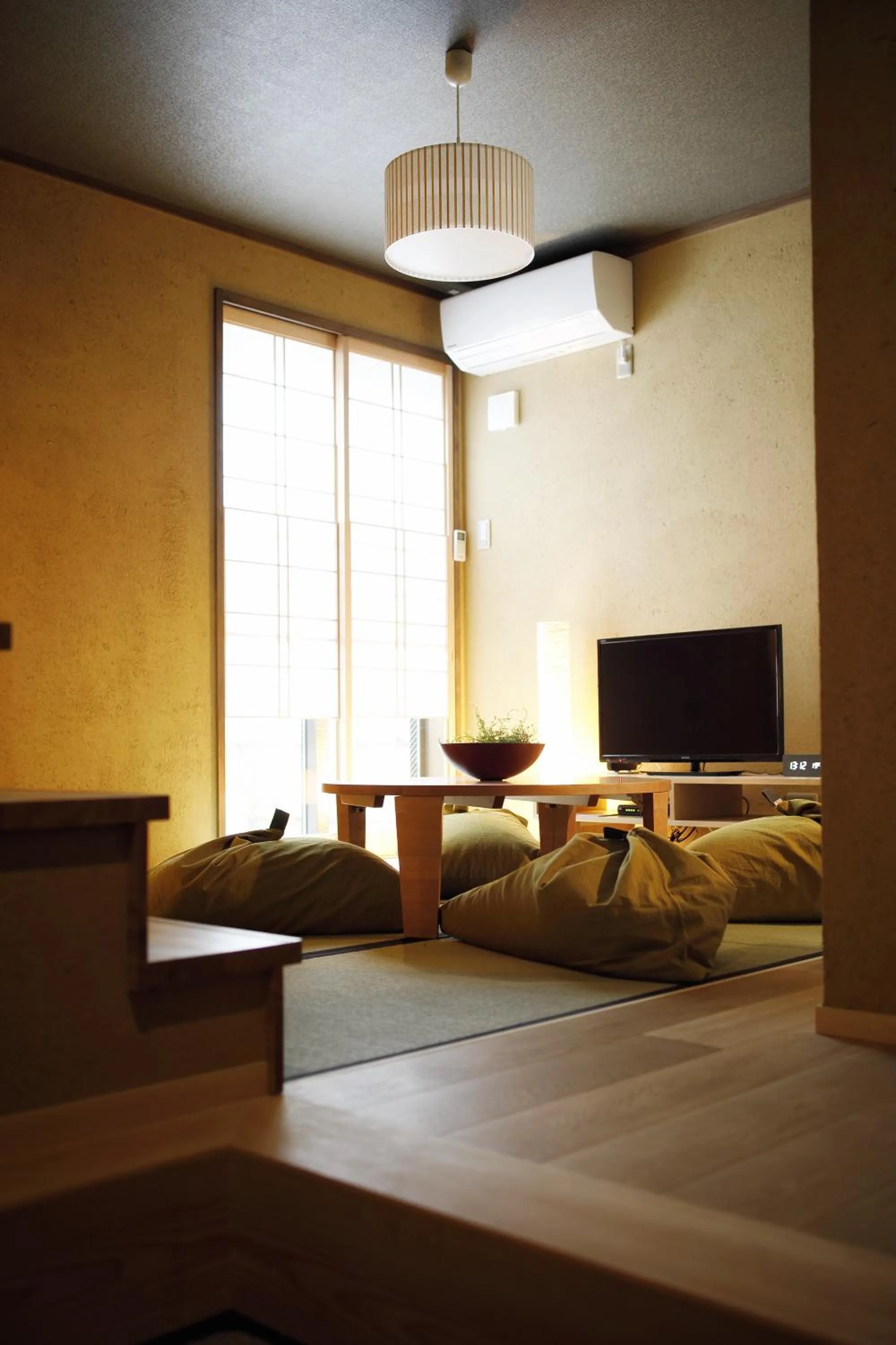 Living room, Bed in No.10 Kyoto House