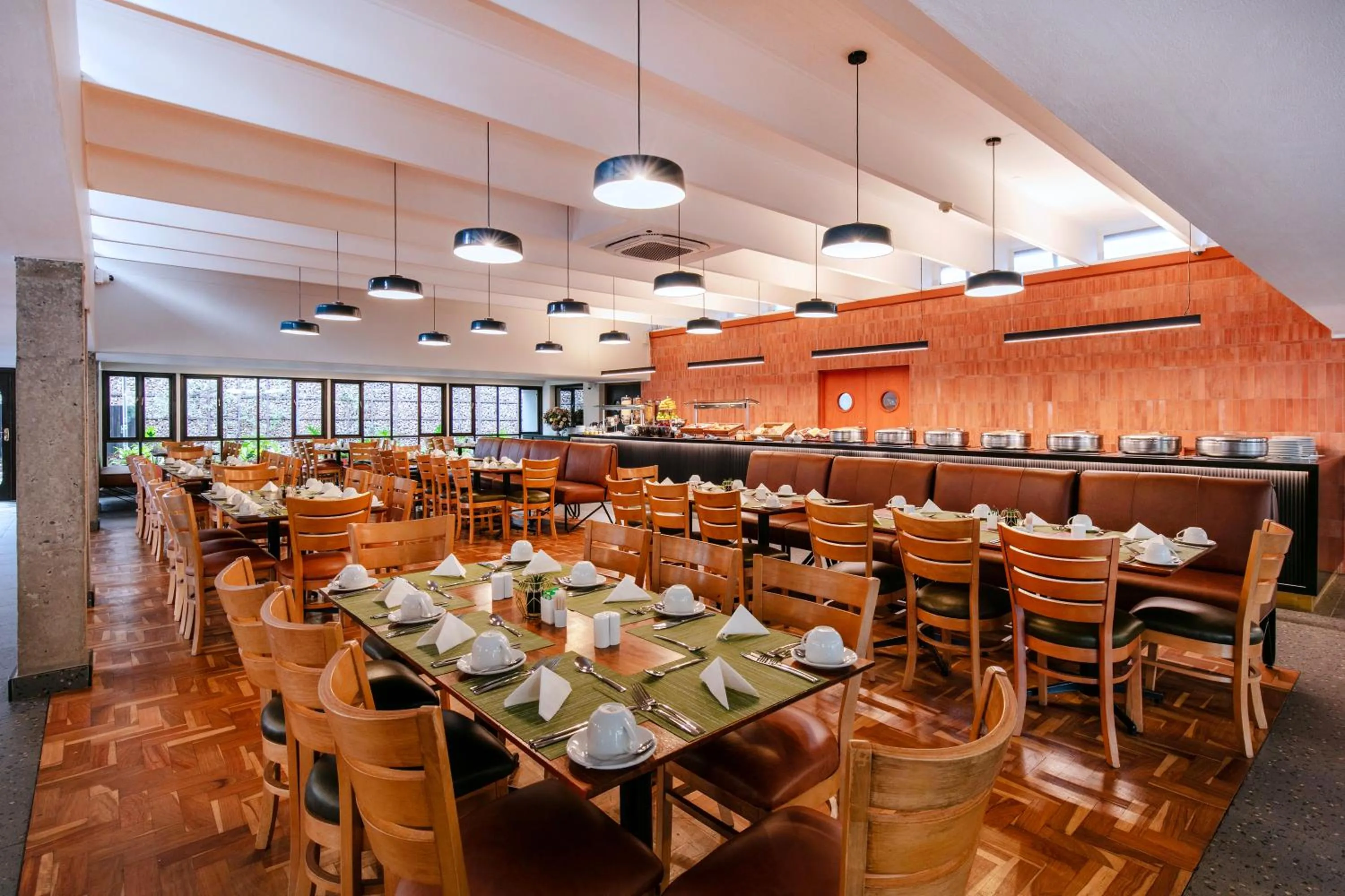 Restaurant/places to eat in Hotel 224 & Apartments