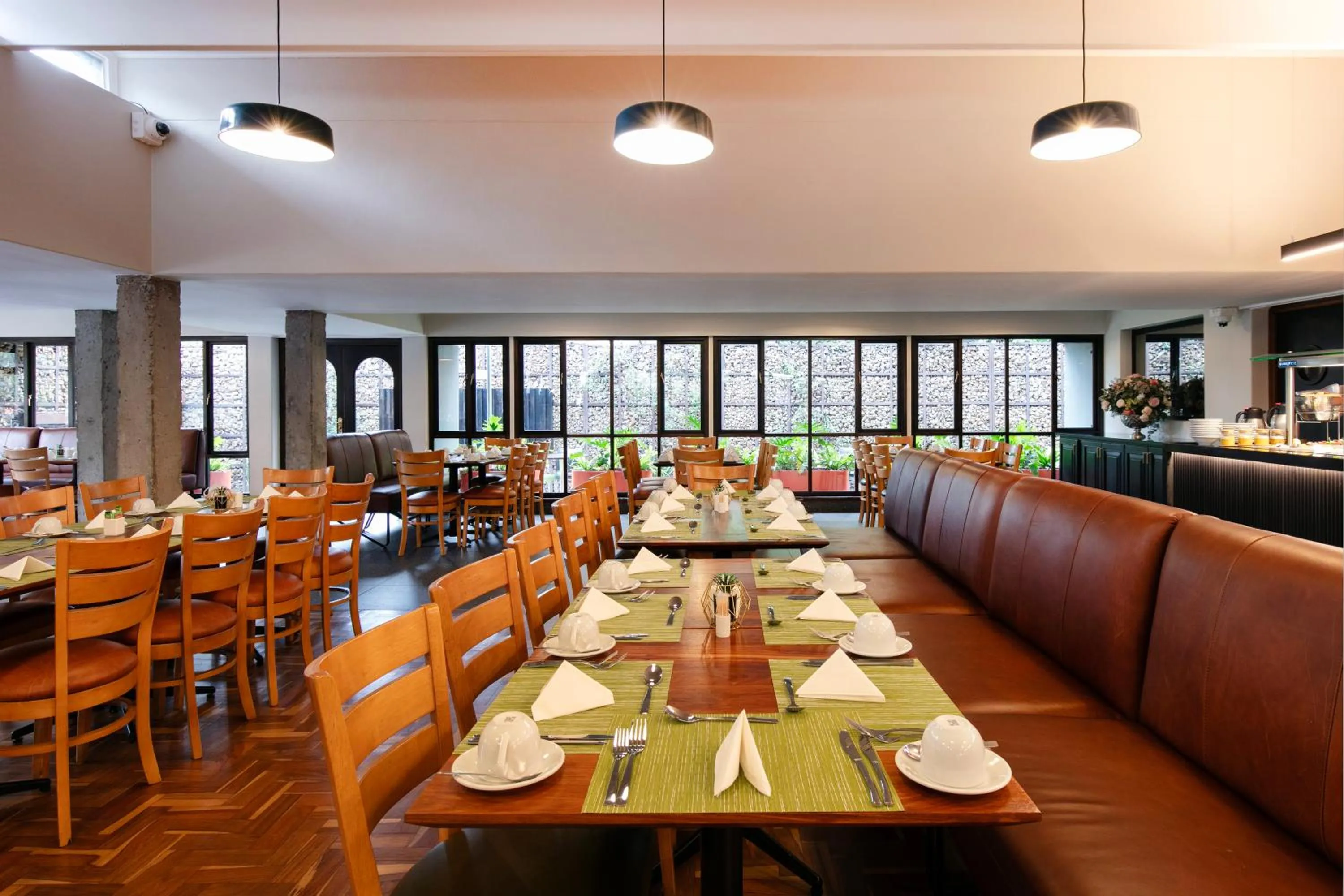 Restaurant/places to eat in Hotel 224 & Apartments