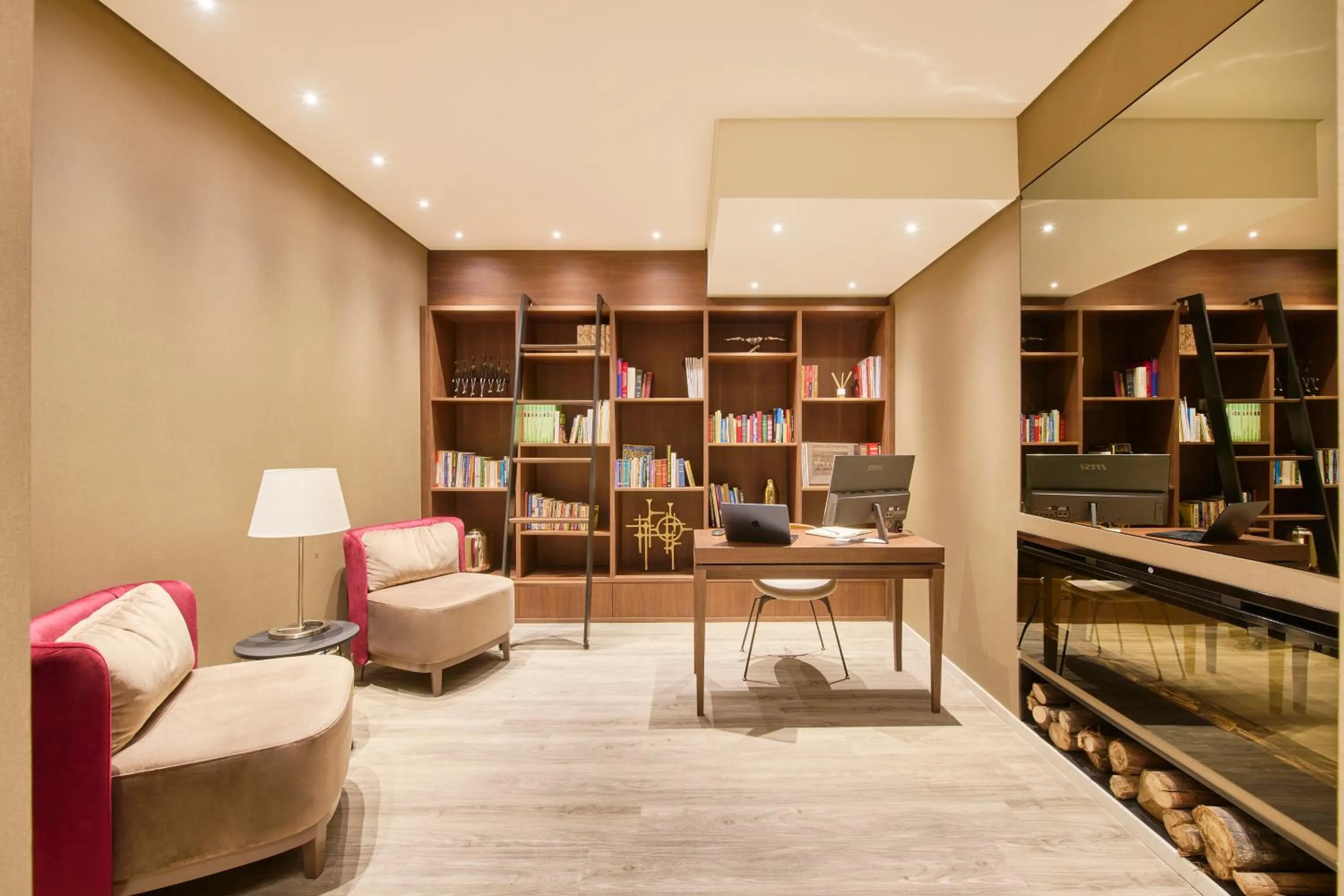 Library in Hotel Moon & Sun Braga