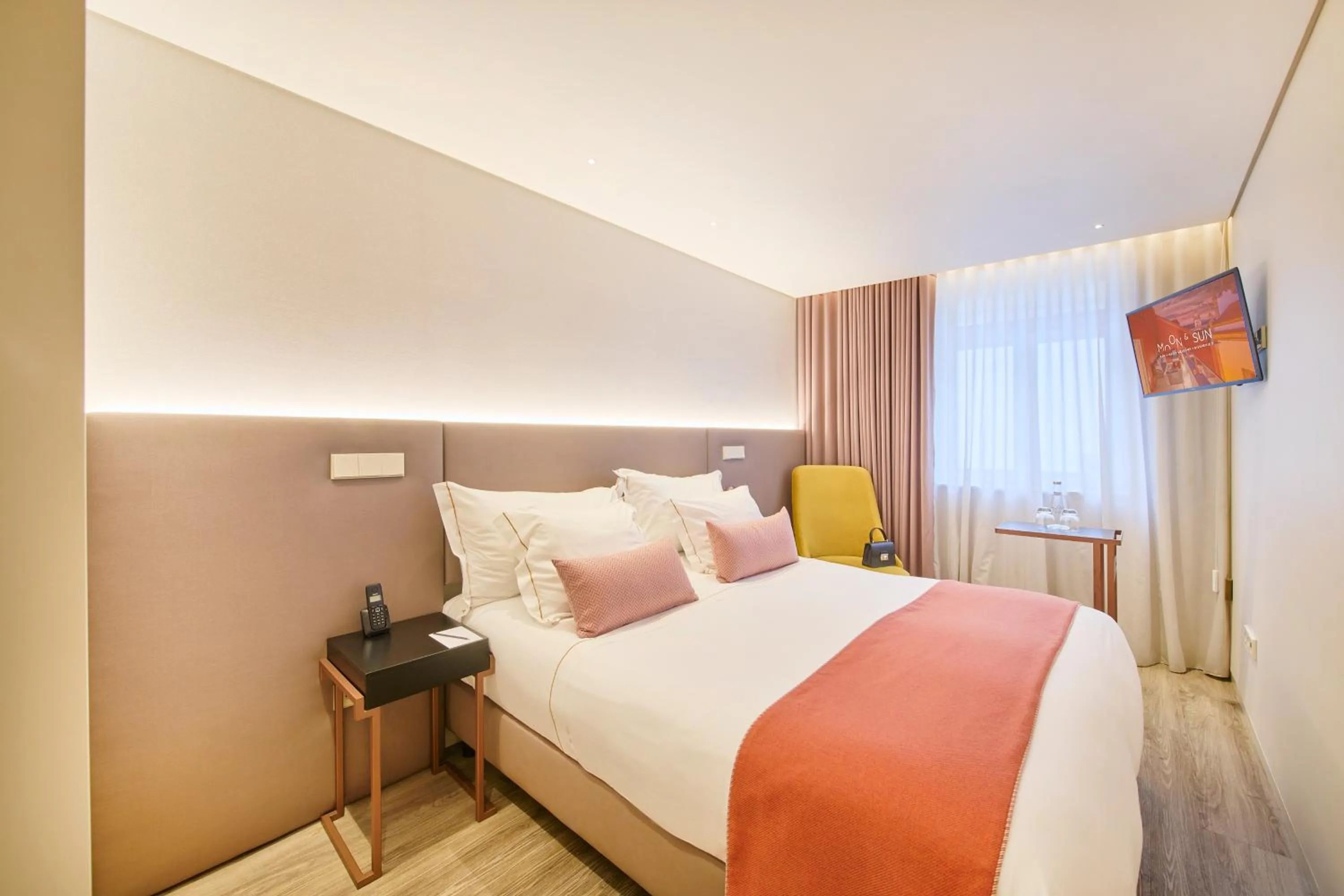 Bed in Hotel Moon & Sun Braga