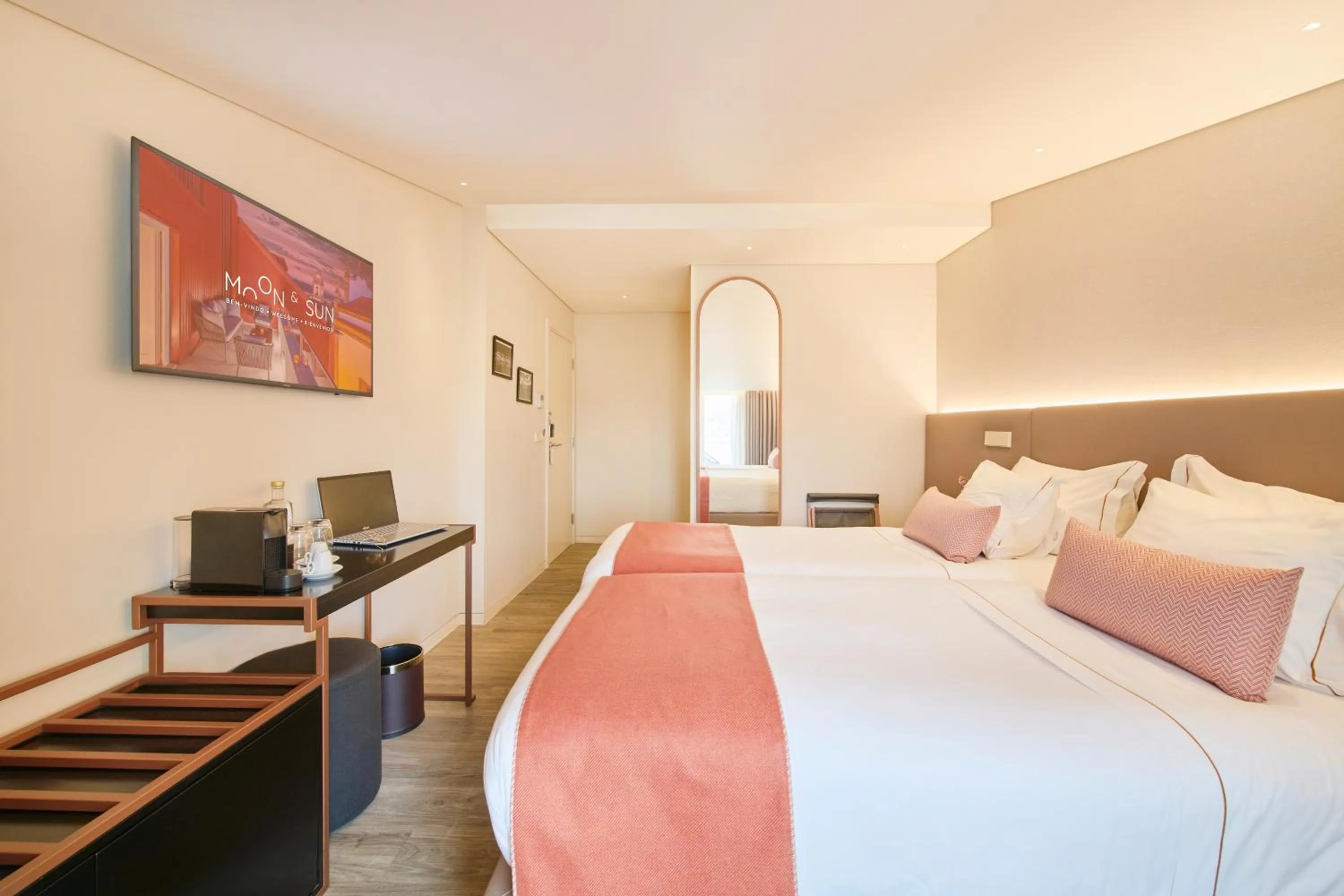 Bed in Hotel Moon & Sun Braga