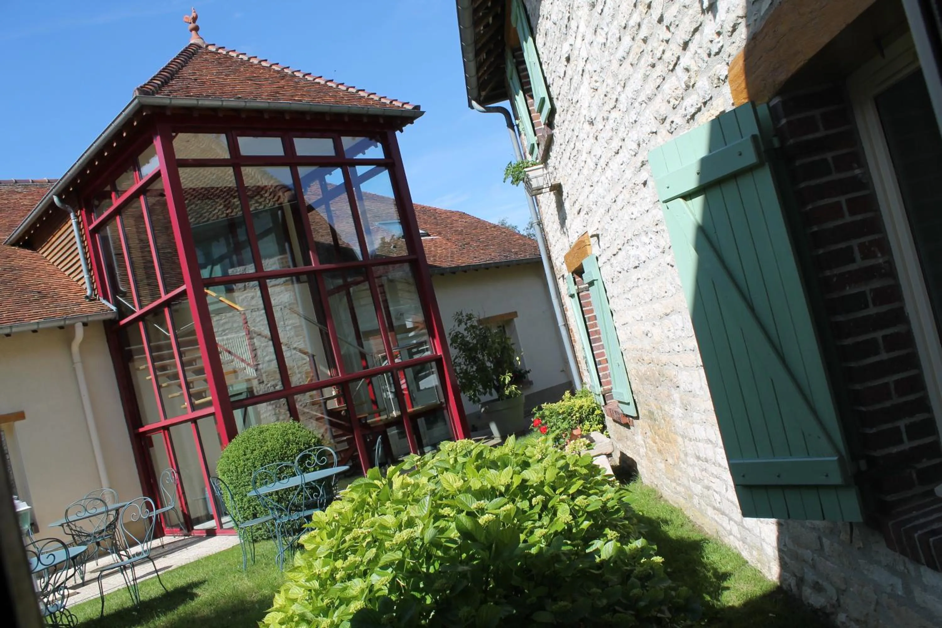 Property building in Auberge du Lac, Sure Hotel Collection by Best Western